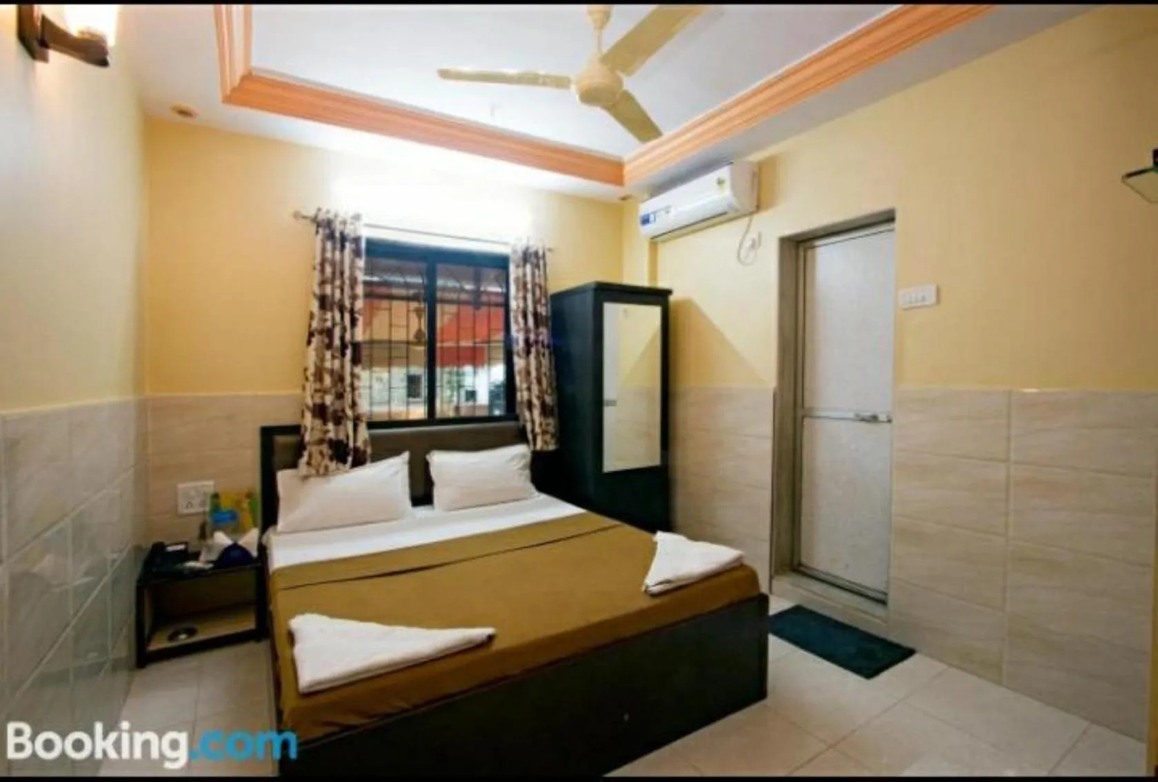 Bed in Hotel classic residency