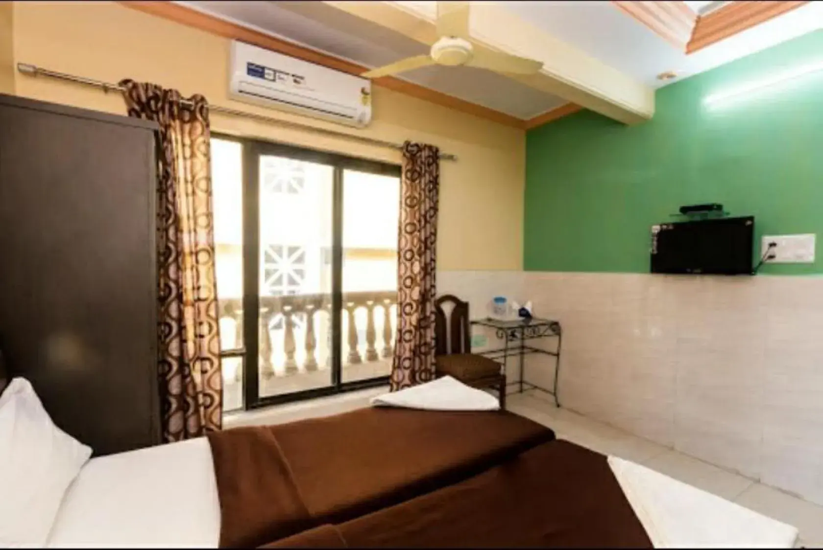 Basic Triple Room in Hotel classic residency Basic Triple Room in Hotel classic residency