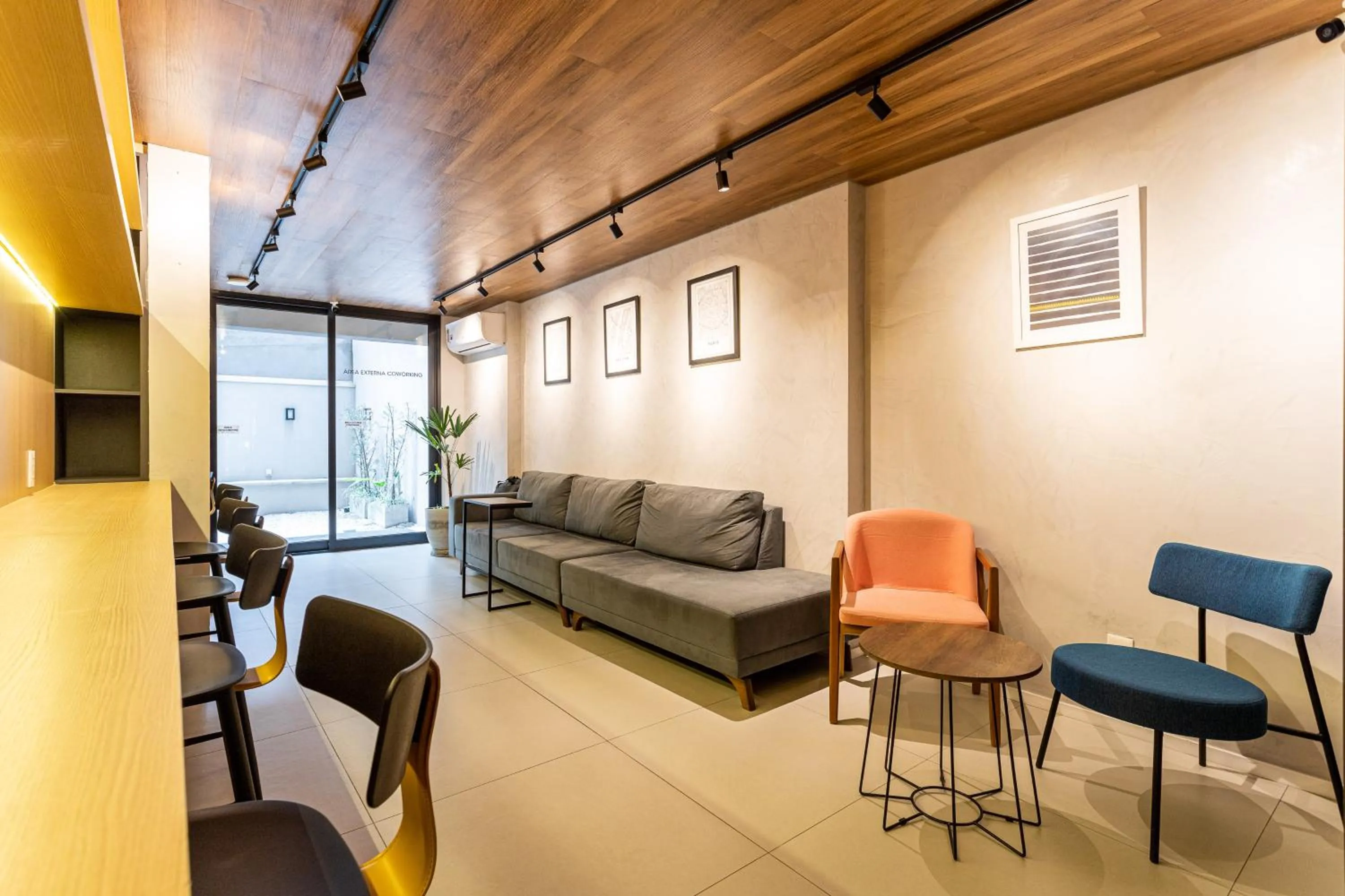 Seating area in Next Paulista by Viva - Apartamentos completos ao lado da Av Paulista e MASP