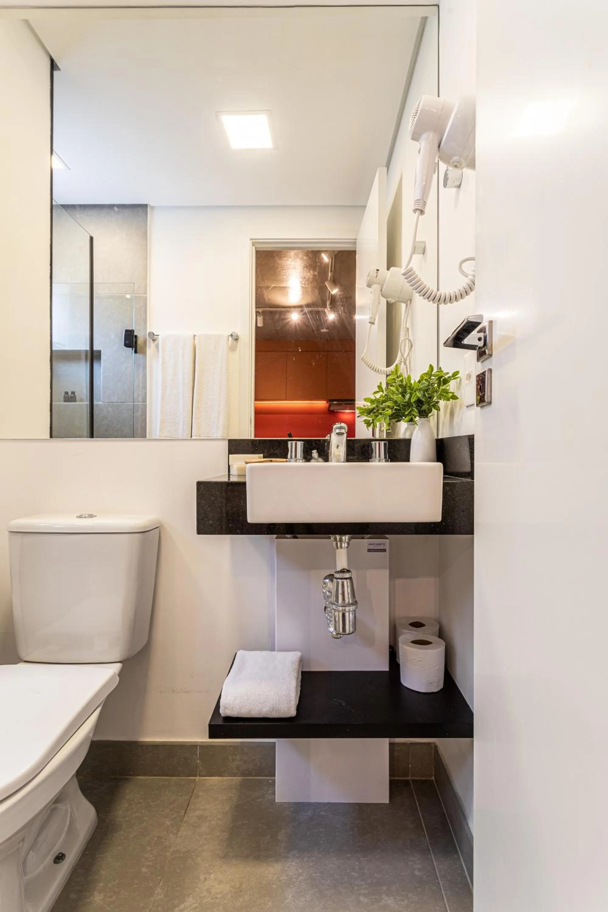 Bathroom in Next Paulista by Viva - Apartamentos completos ao lado da Av Paulista e MASP