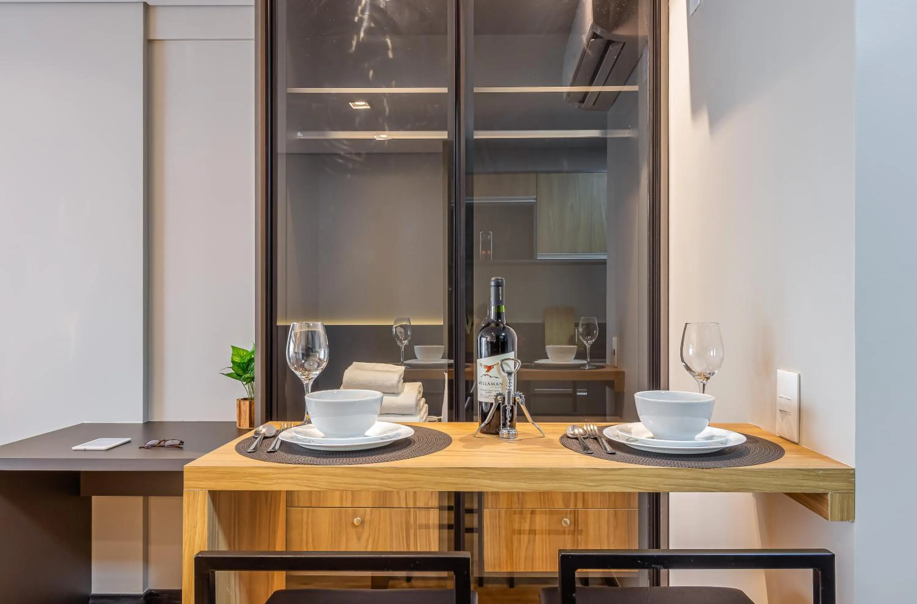 Dining area in Next Paulista by Viva - Apartamentos completos ao lado da Av Paulista e MASP