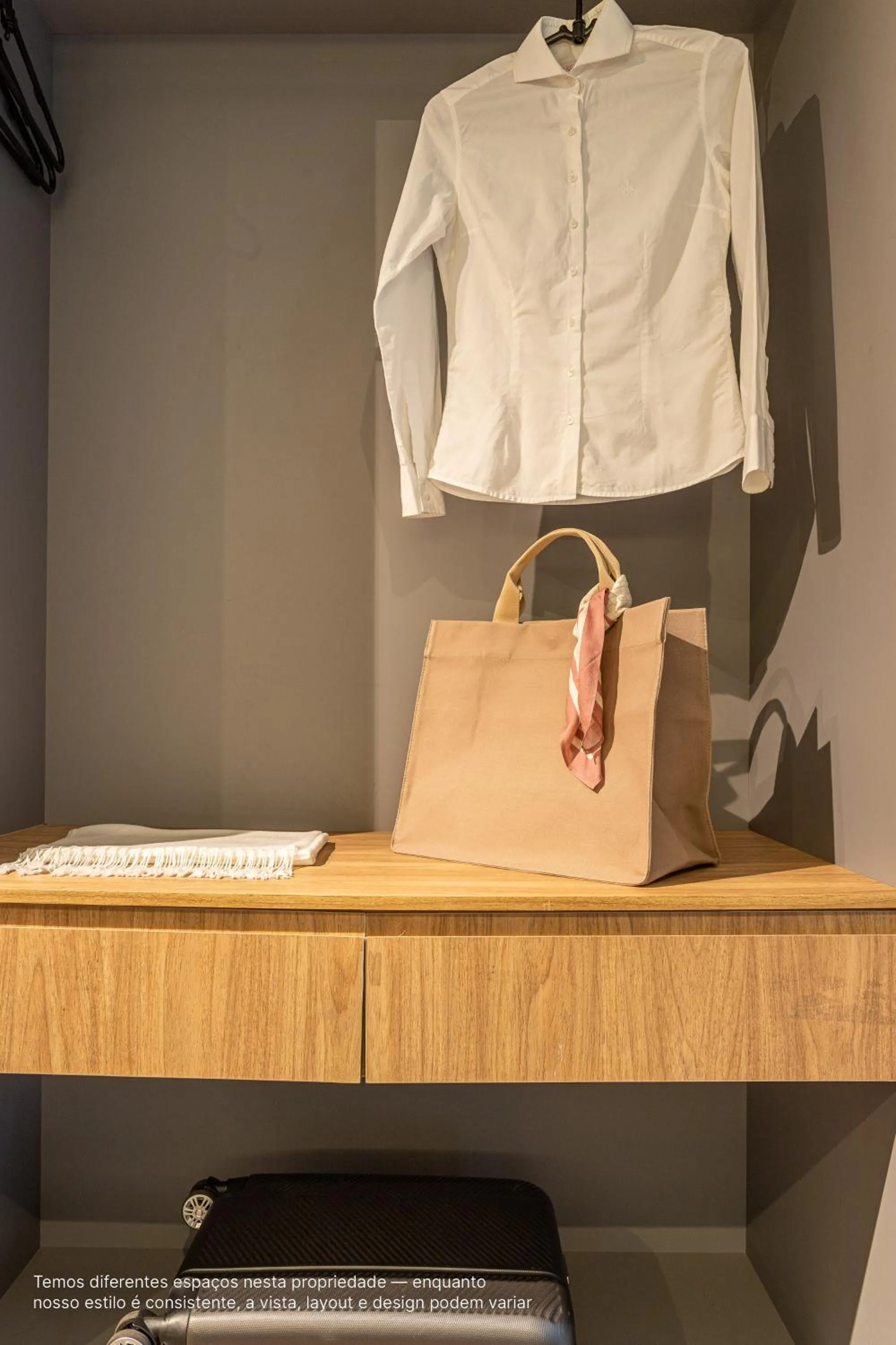 wardrobe in Next Paulista by Viva - Apartamentos completos ao lado da Av Paulista e MASP