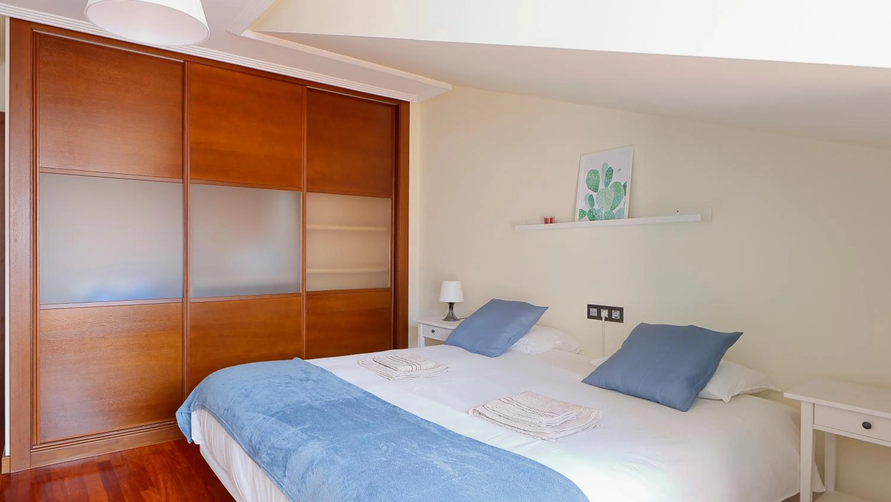 Family, Bed in Ático con terraza, vistas al mar y parking en playa de S Lorenzo