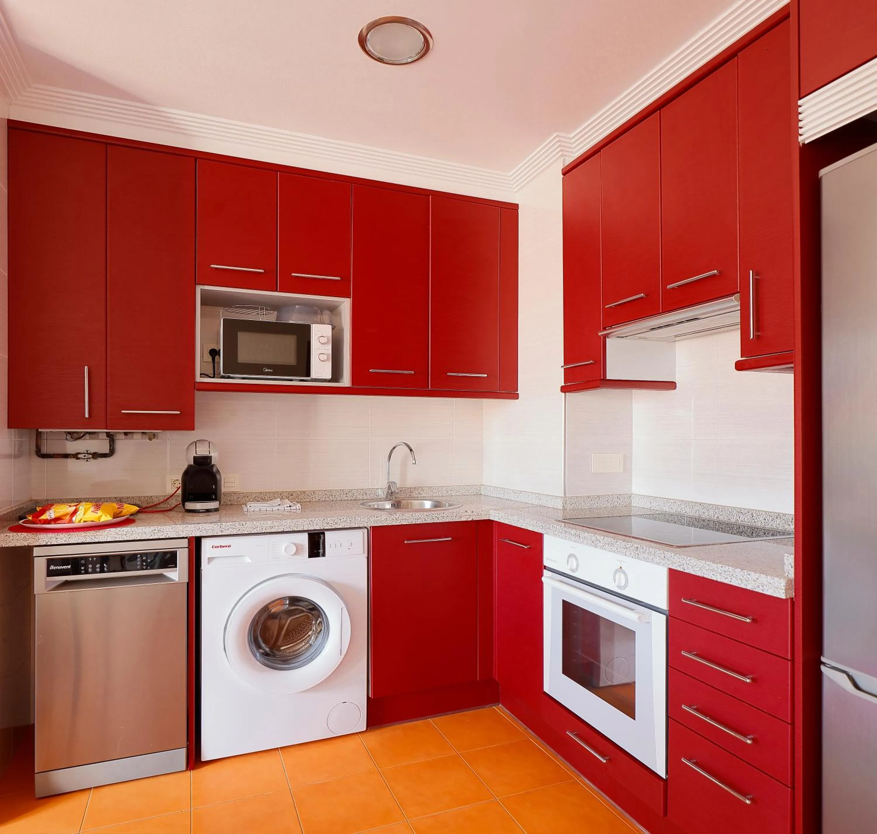 Kitchen or kitchenette in Ático con terraza, vistas al mar y parking en playa de S Lorenzo