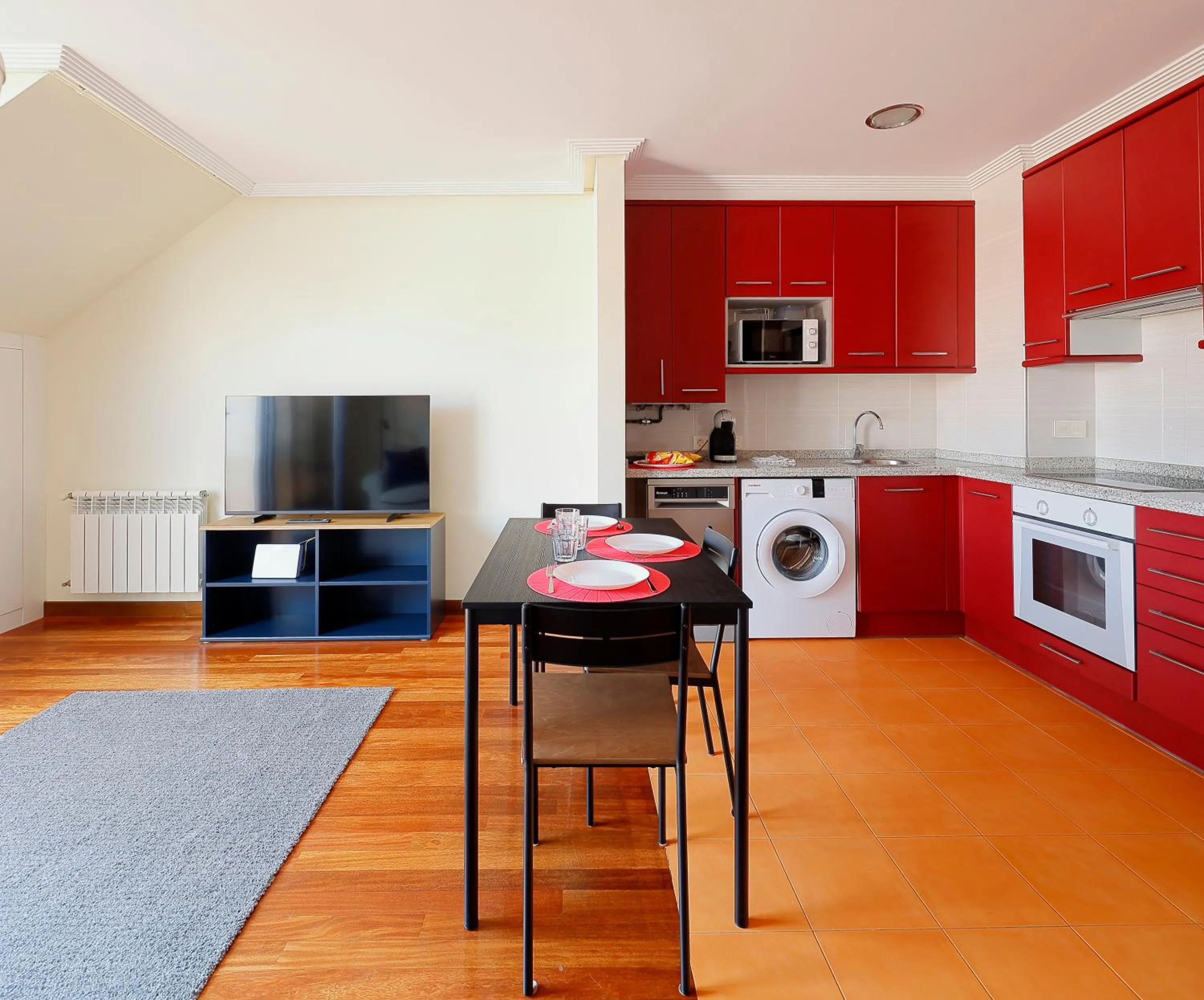 Kitchen or kitchenette in Ático con terraza, vistas al mar y parking en playa de S Lorenzo