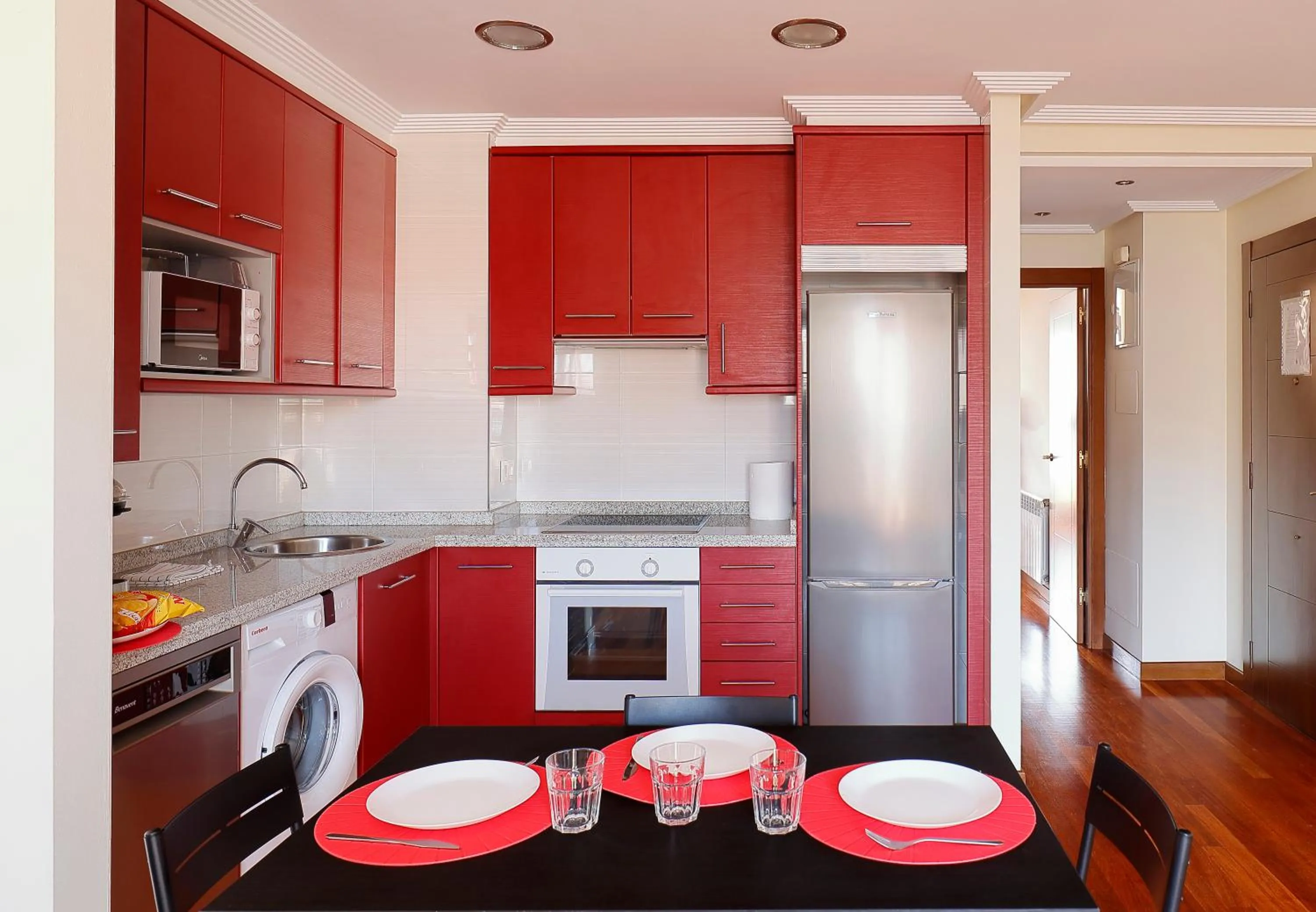 Kitchen or kitchenette in Ático con terraza, vistas al mar y parking en playa de S Lorenzo