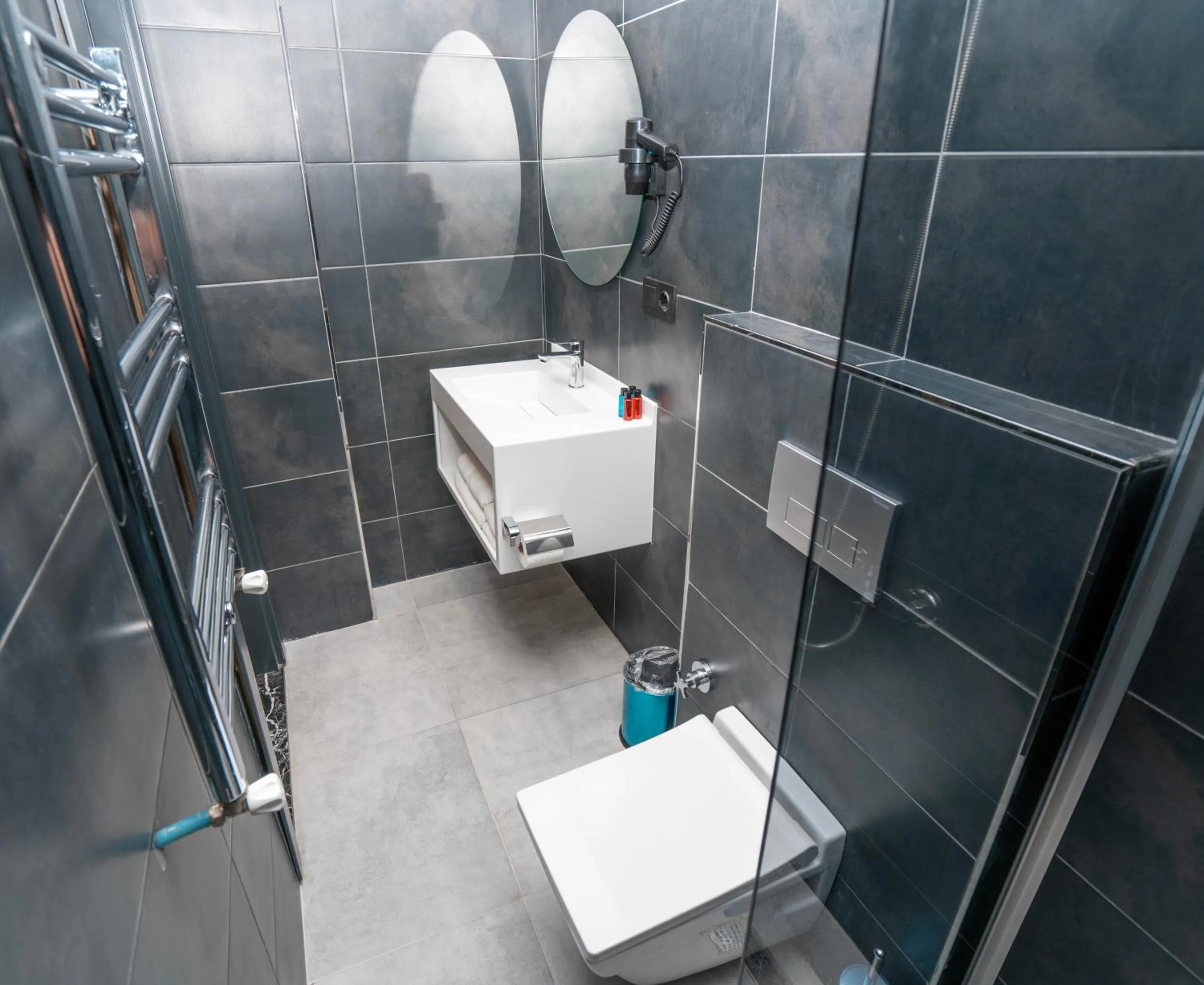 Shower in Center Suite