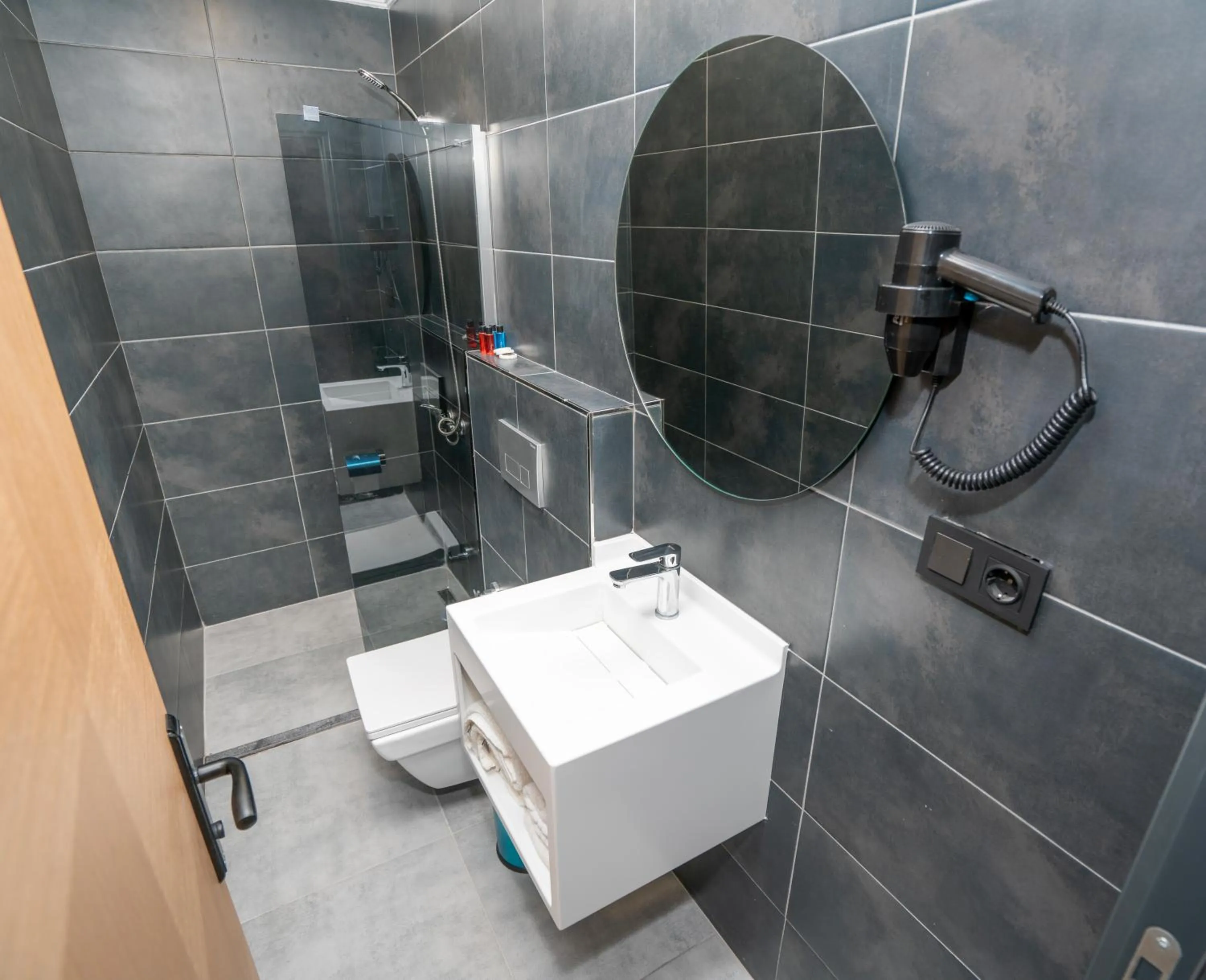 Shower in Center Suite