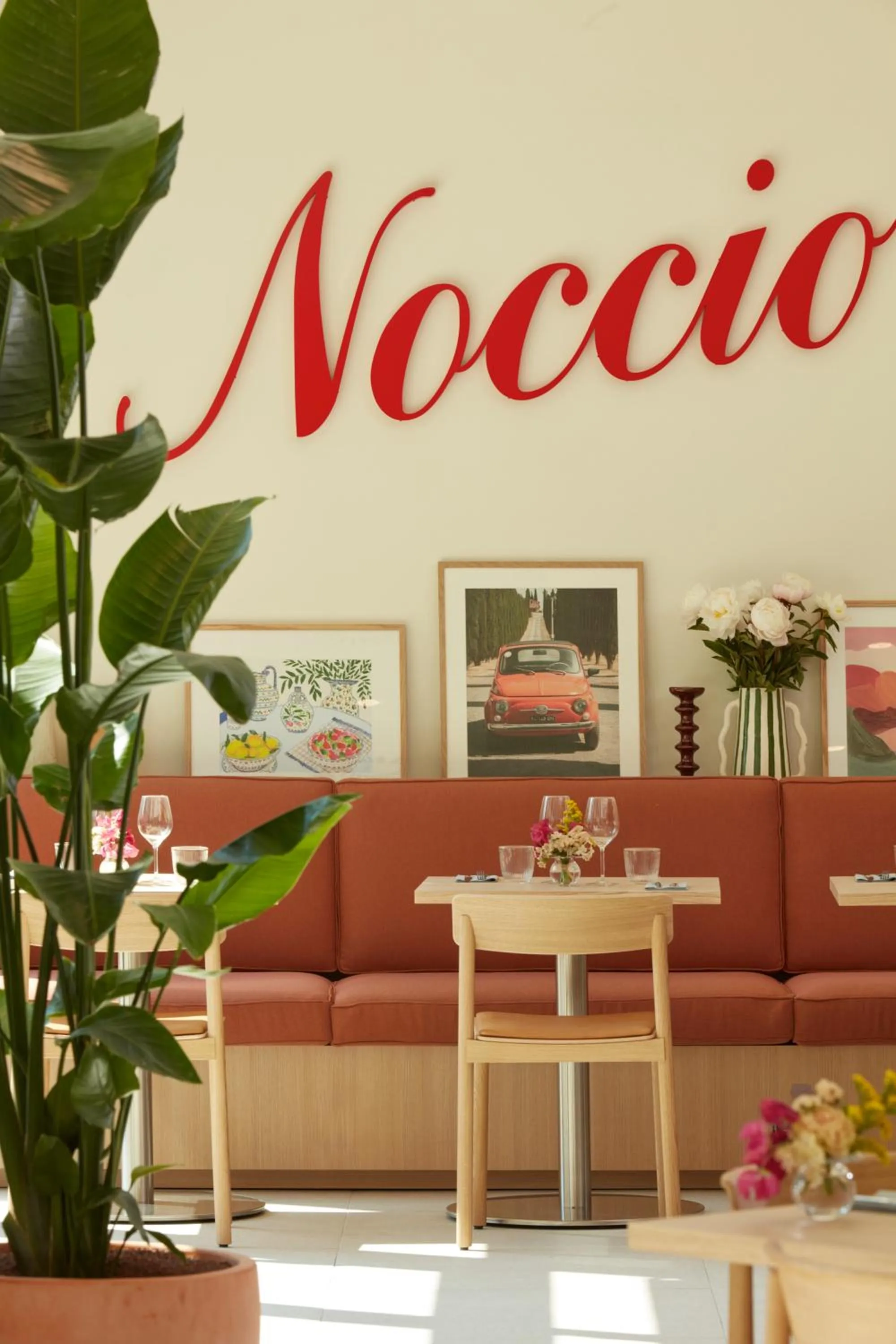 Restaurant/places to eat in OKKO Hotels Paris Rosa Parks