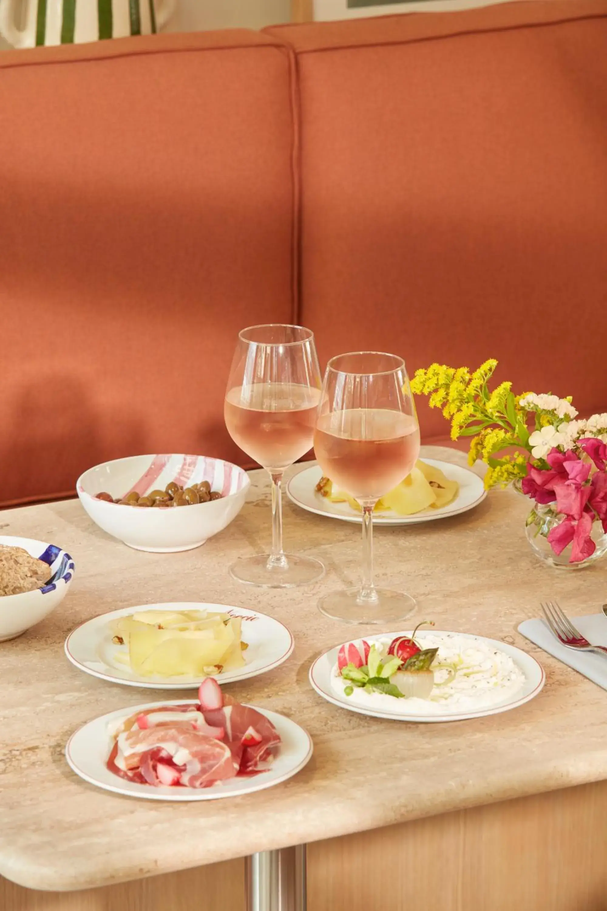 Restaurant/places to eat in OKKO Hotels Paris Rosa Parks Restaurant/places to eat in OKKO Hotels Paris Rosa Parks