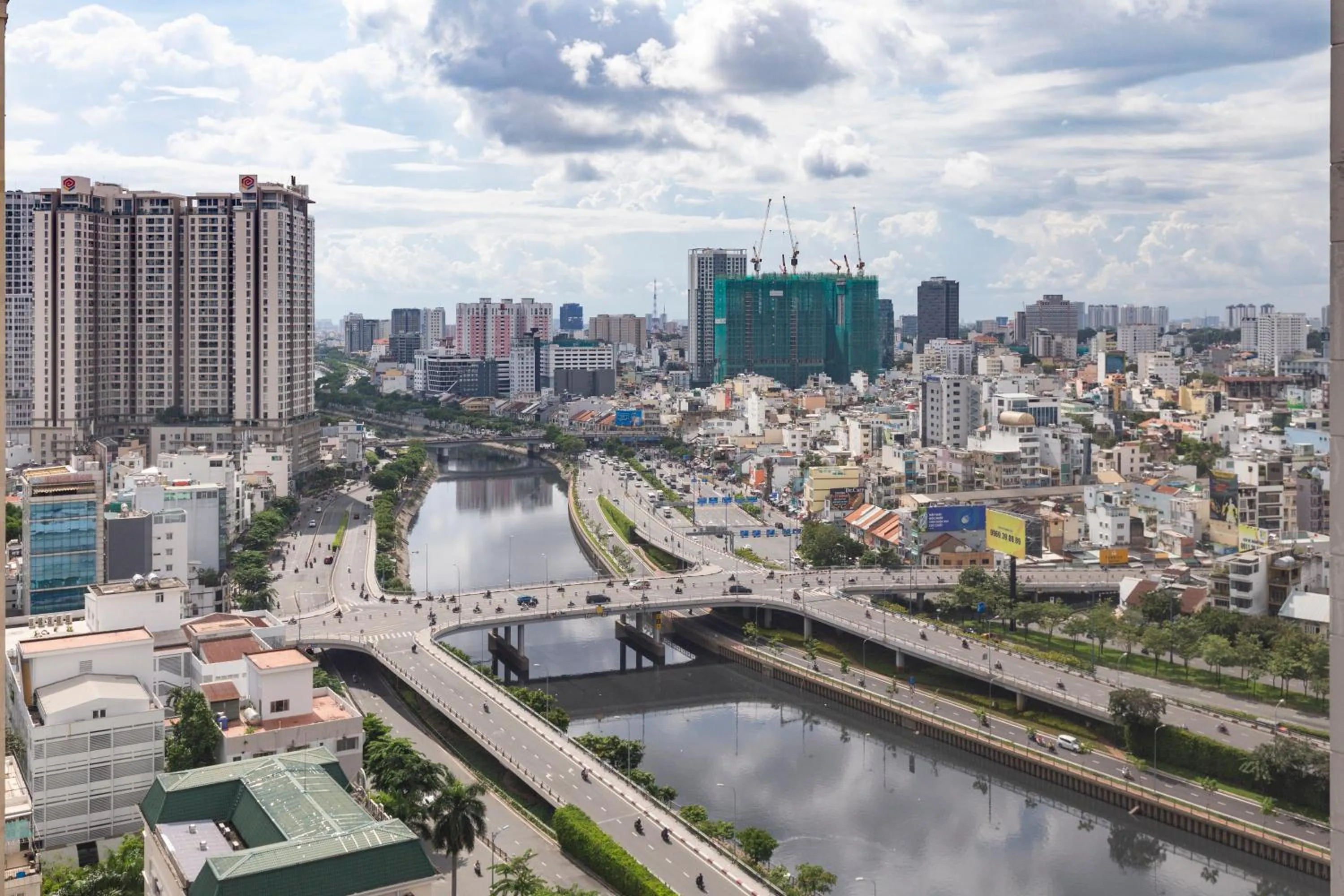 Property building in MH Apartment- Tresor- spacious and cozy center D4