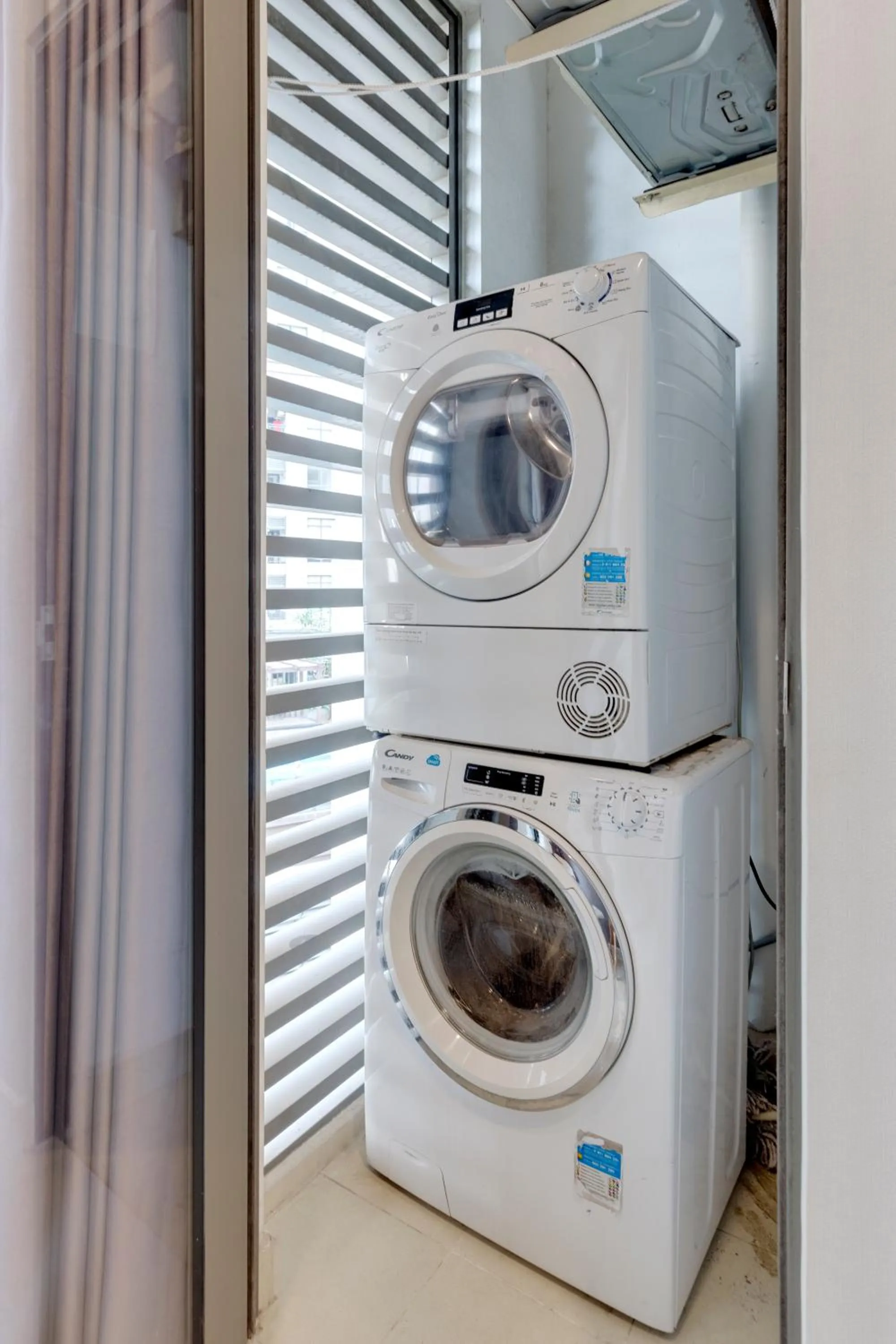 washing machine in MH Apartment- Tresor- spacious and cozy center D4