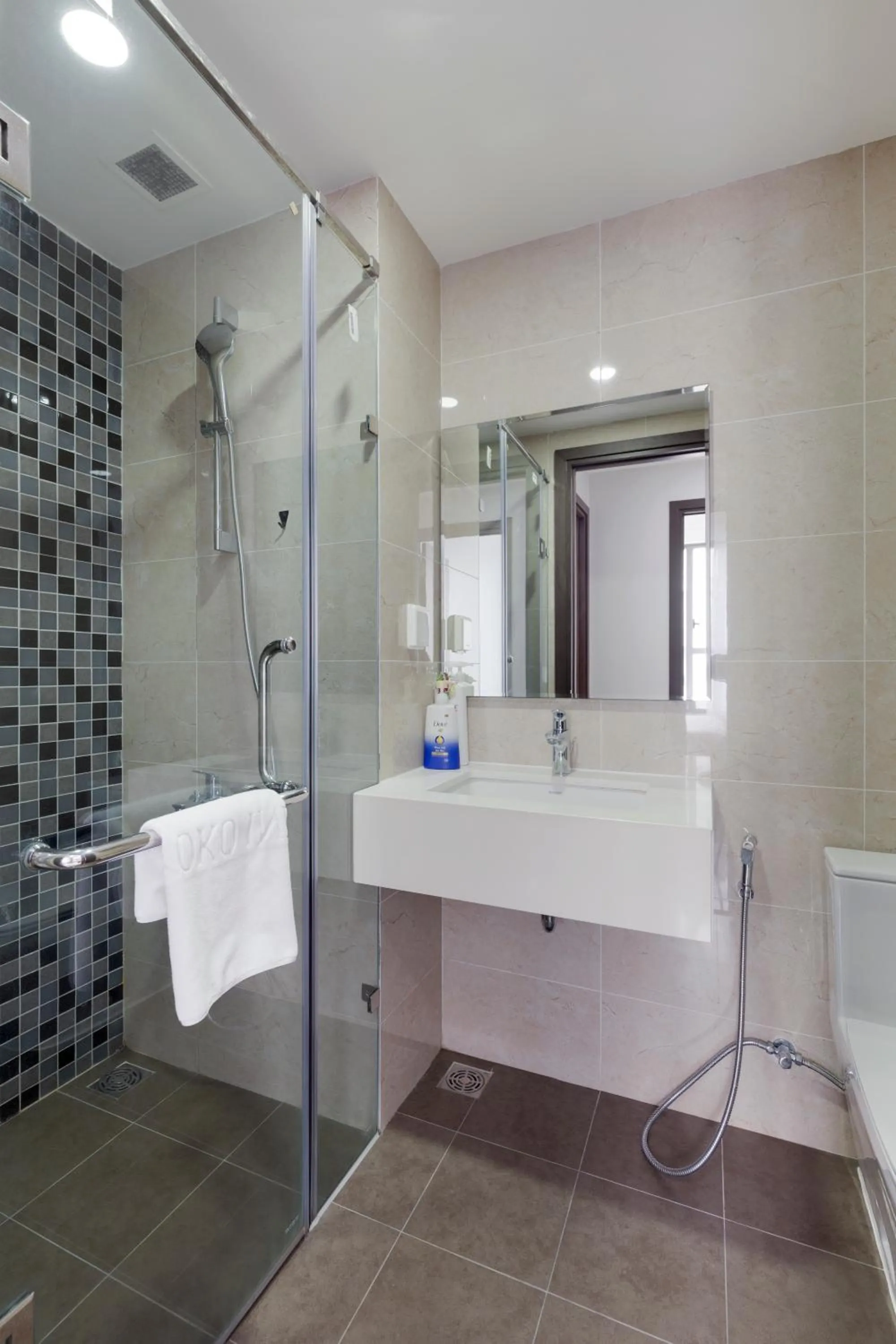 Shower in MH Apartment- Tresor- spacious and cozy center D4