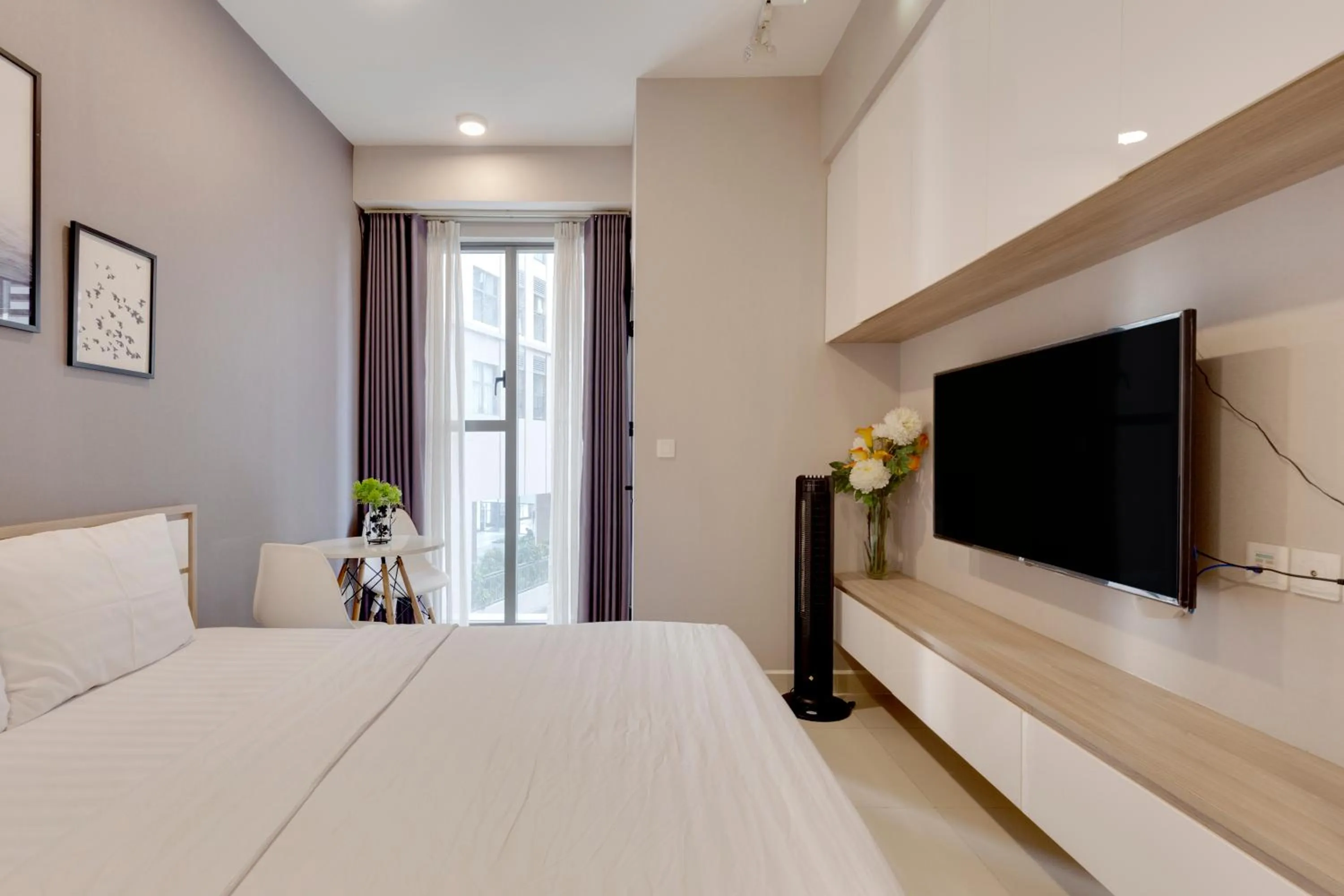 Communal lounge/ TV room, Bed in MH Apartment- Tresor- spacious and cozy center D4