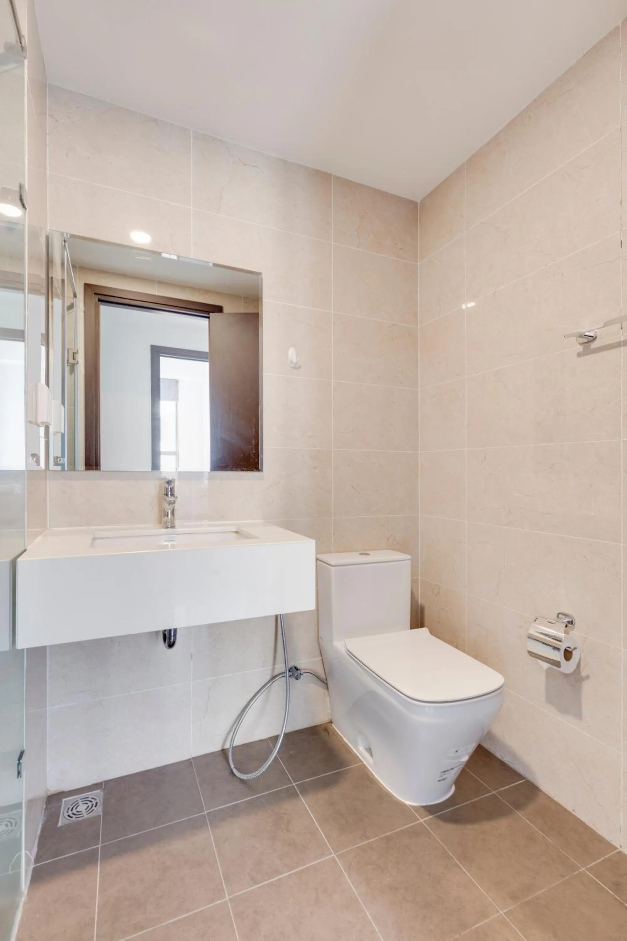 Shower in MH Apartment- Tresor- spacious and cozy center D4