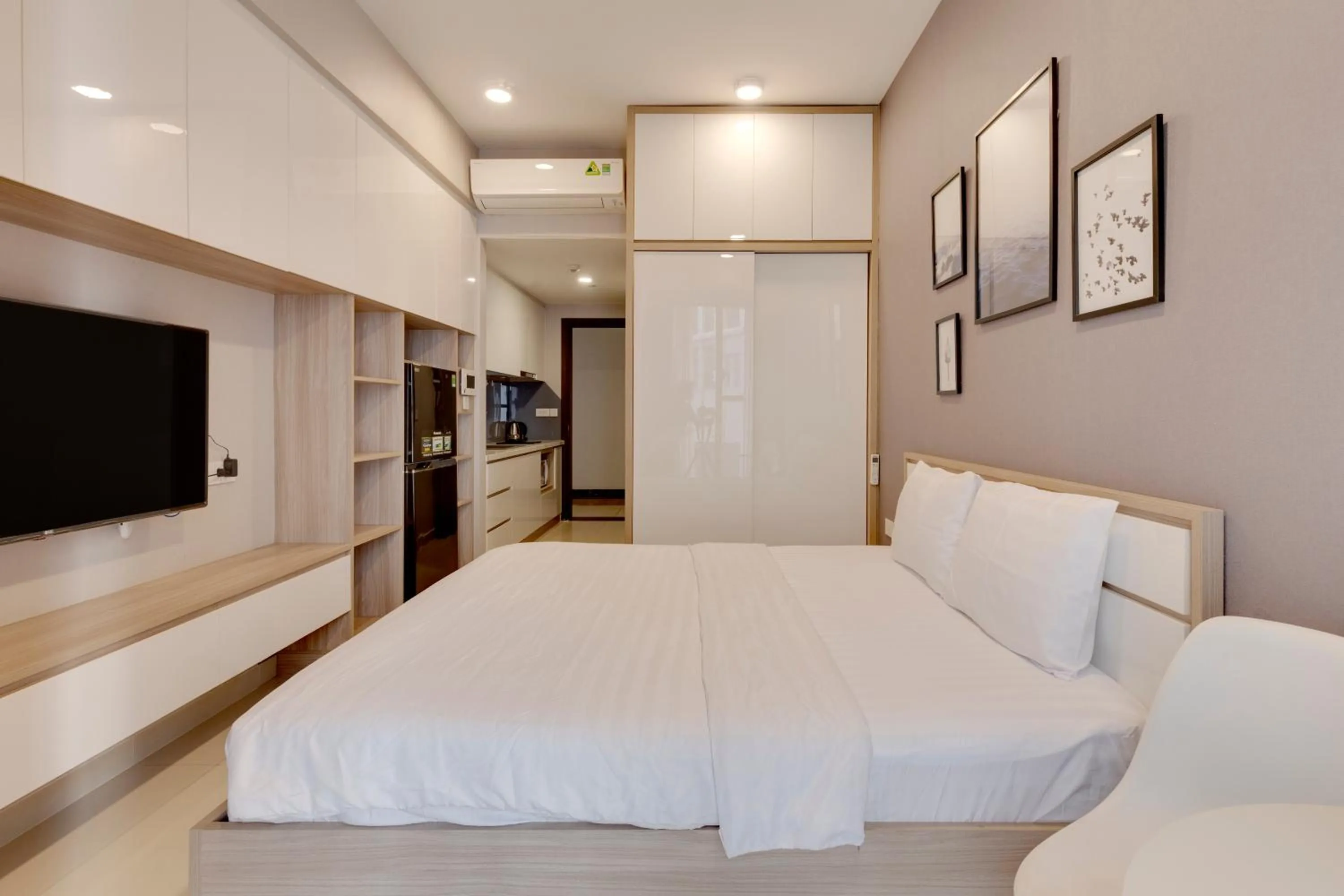 TV and multimedia, Bed in MH Apartment- Tresor- spacious and cozy center D4