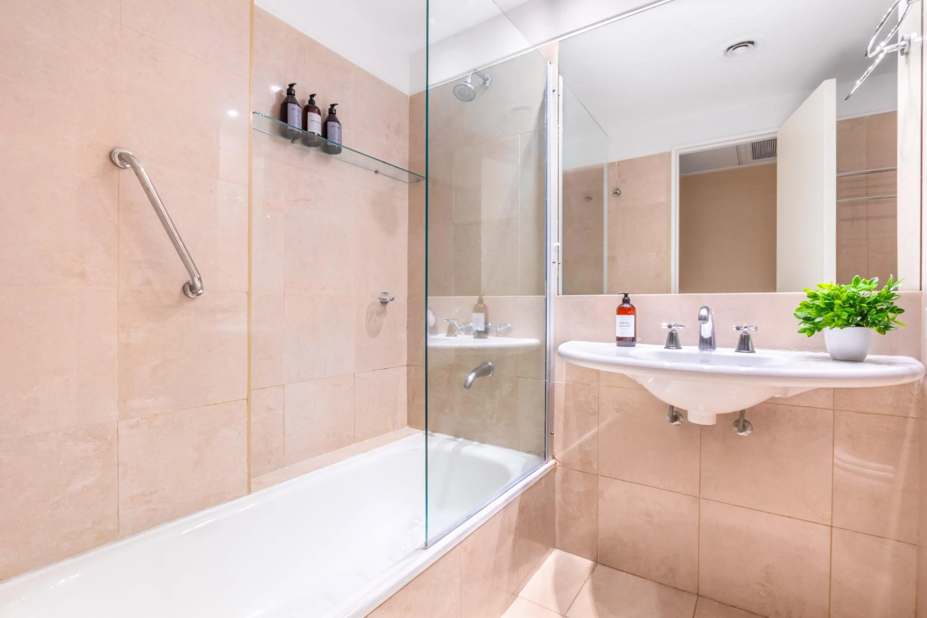 Shower in Luxury Apartments in Puerto Madero