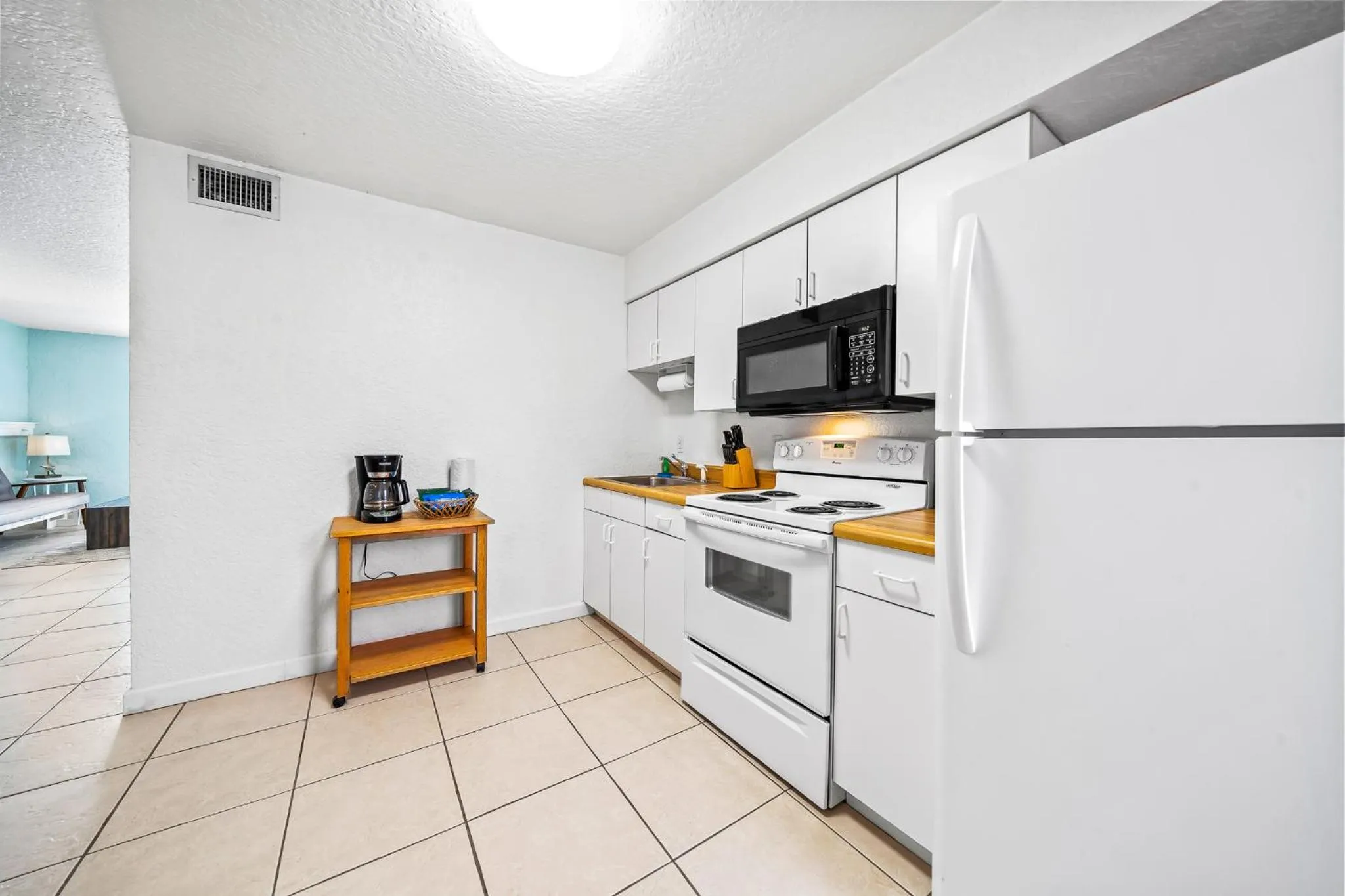 Kitchen or kitchenette in Sebastian Saltwater Lodge