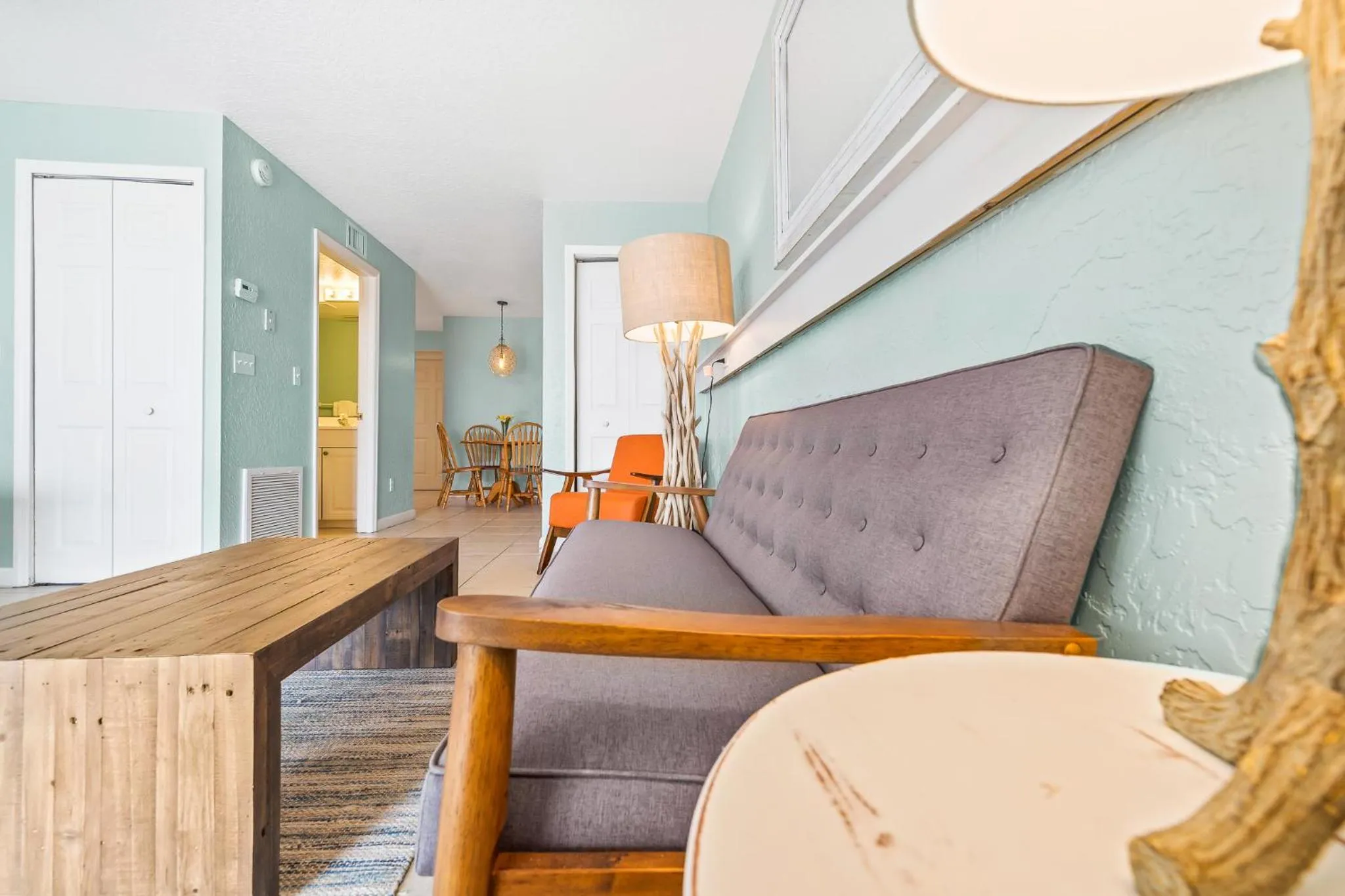 Seating area in Sebastian Saltwater Lodge