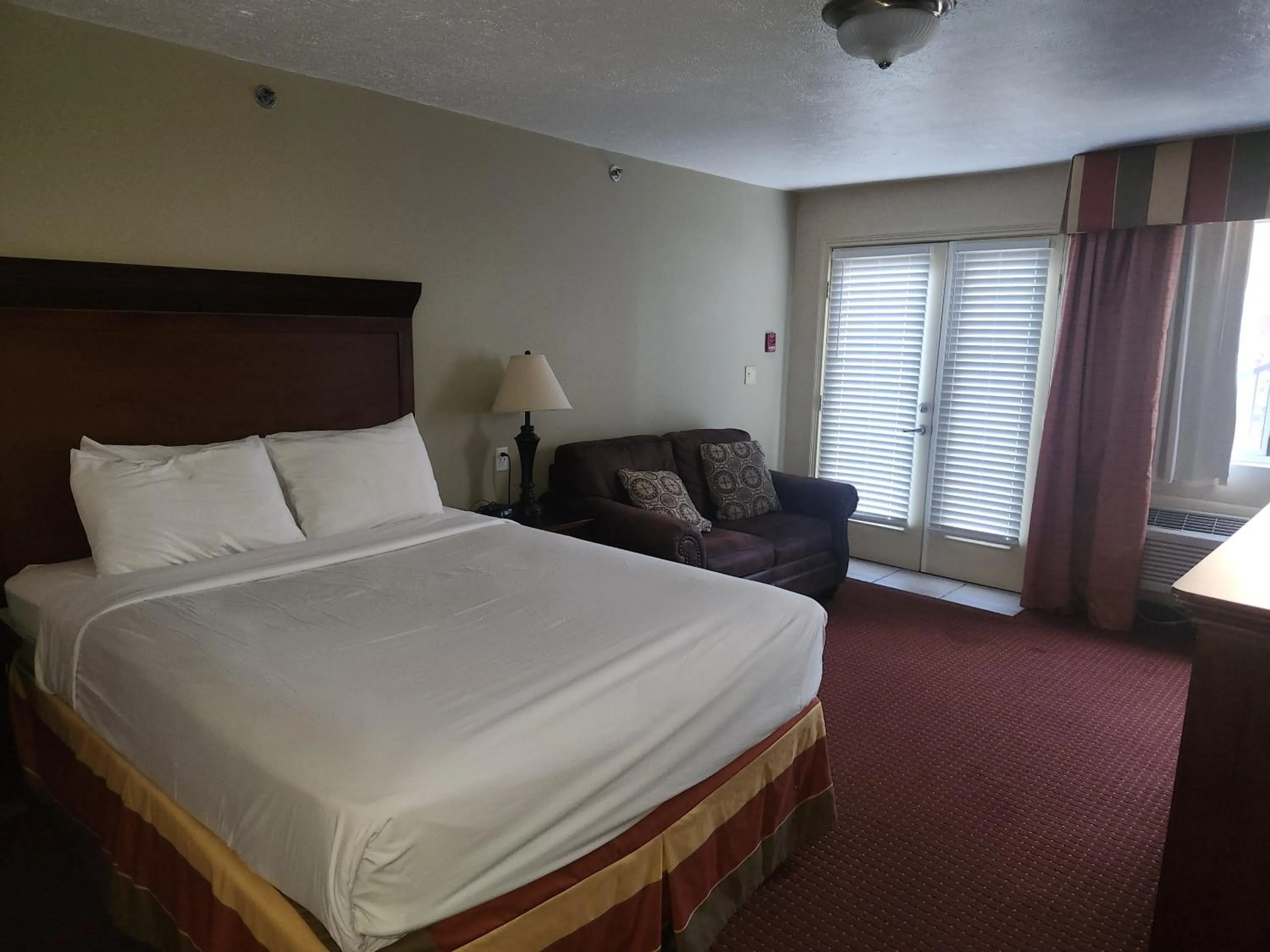 Bed in The Boardwalk Inn