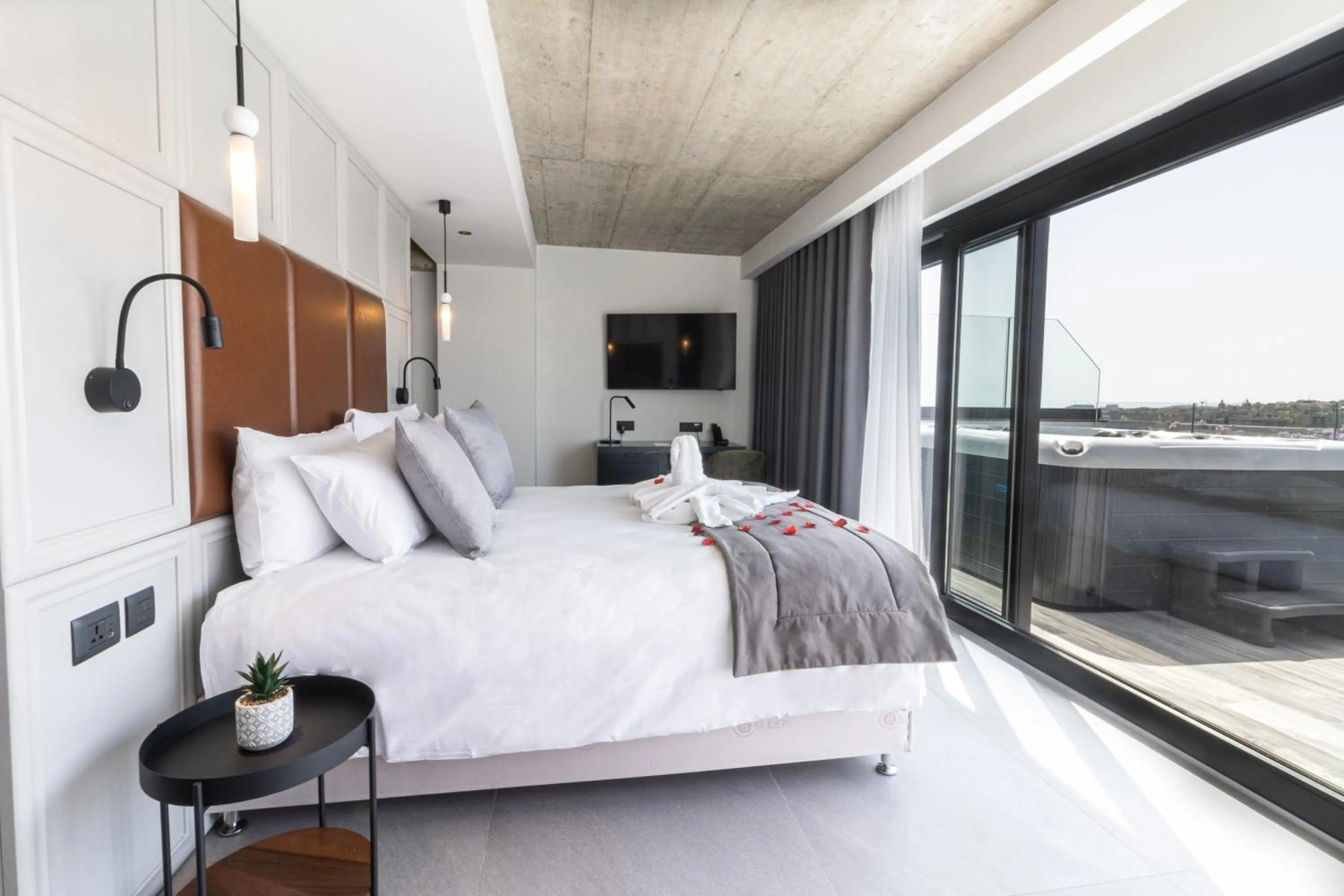 Bedroom, Bed in The Londoner Hotel Sliema