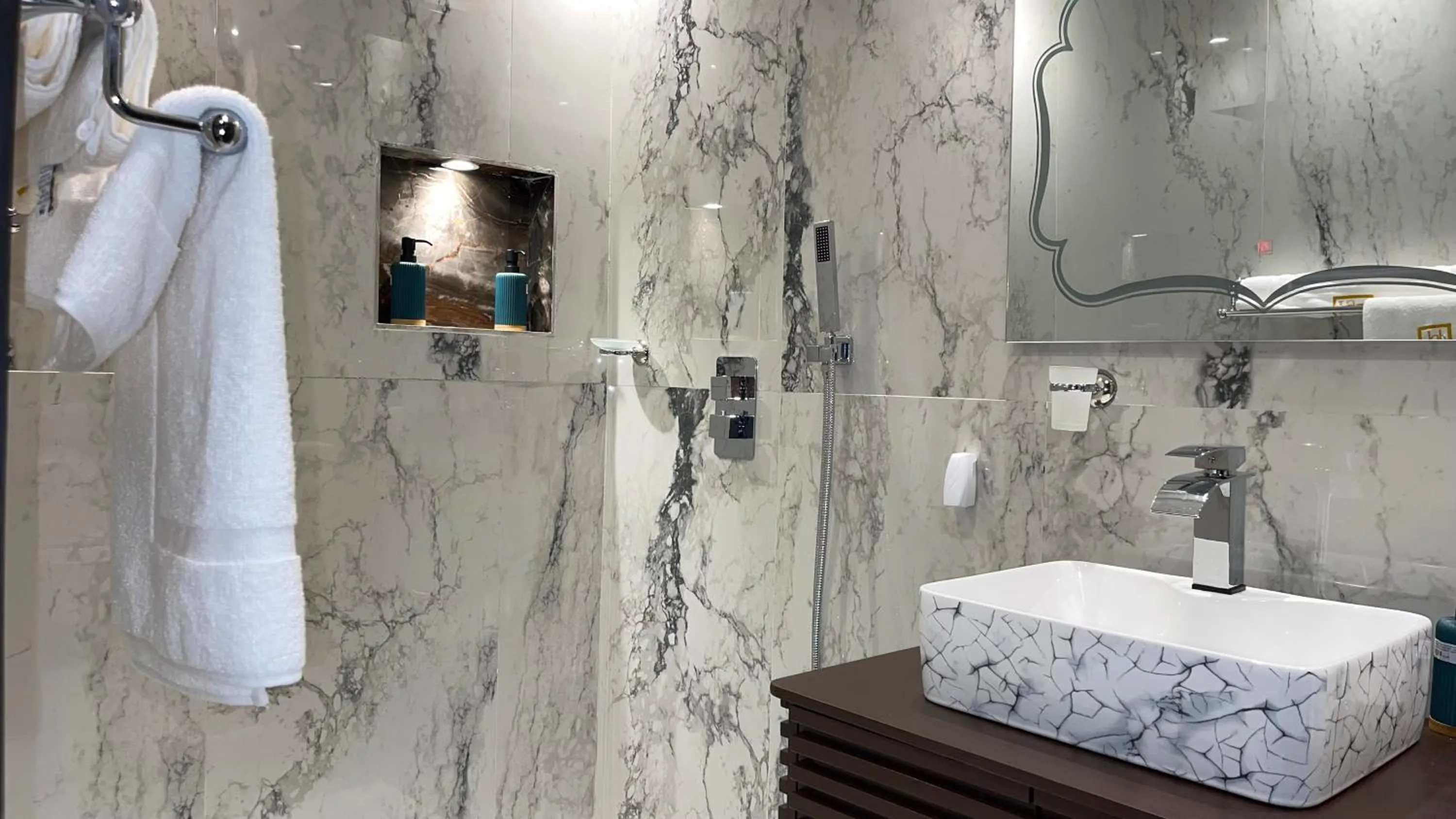 Bathroom in Suna' a Home Bonapriso