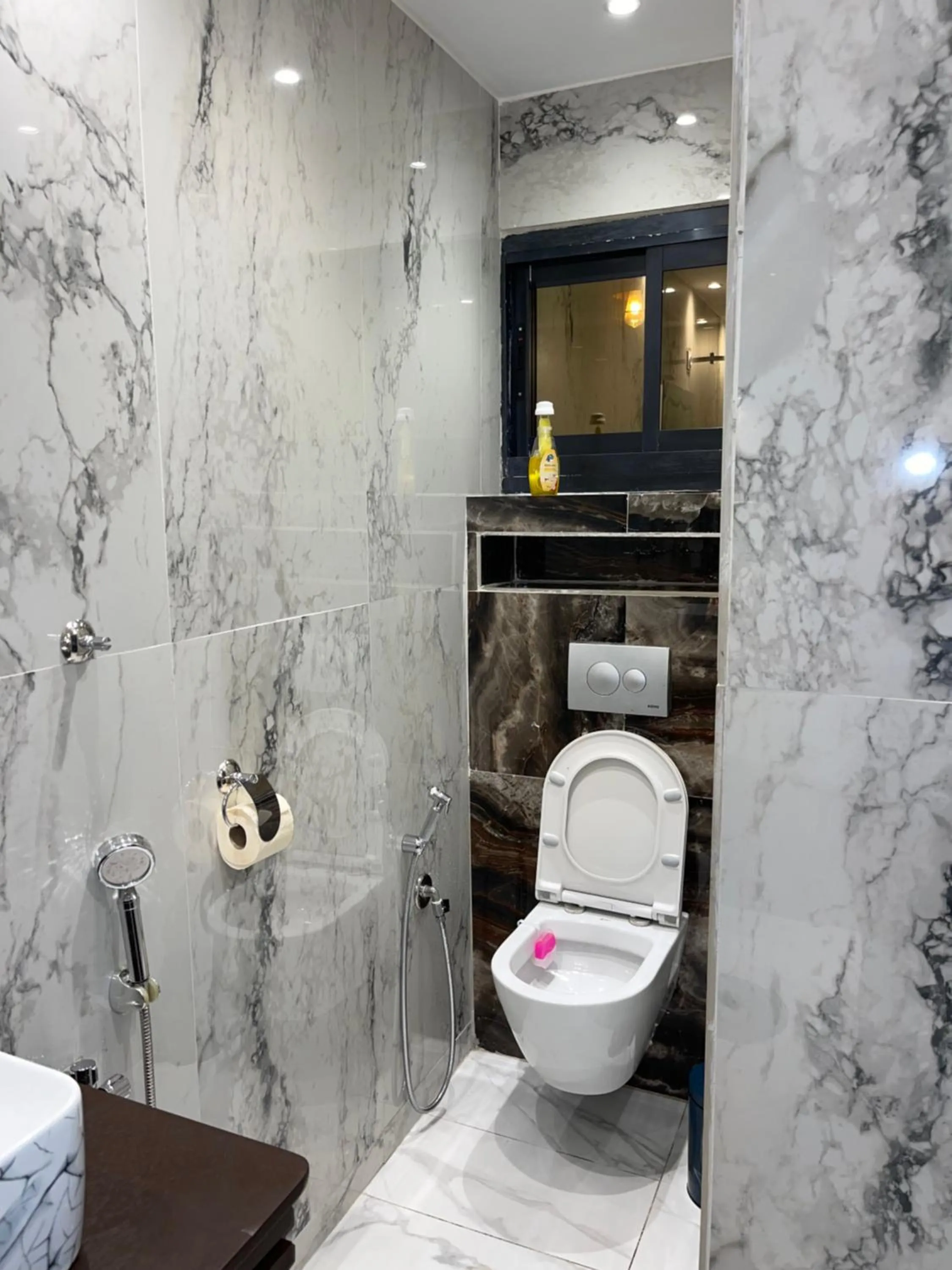 Bathroom in Suna' a Home Bonapriso