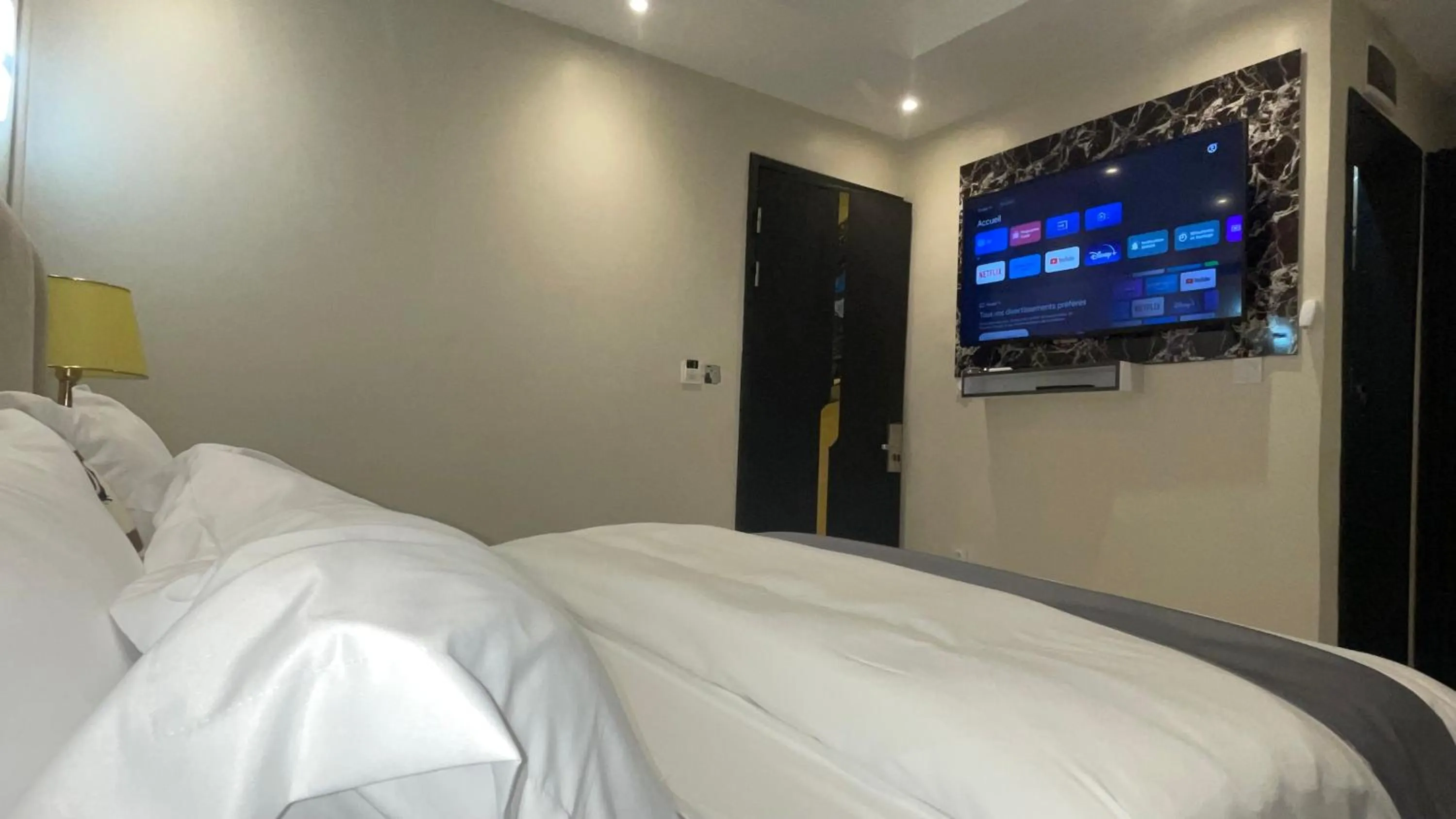 TV and multimedia, Bed in Suna' a Home Bonapriso