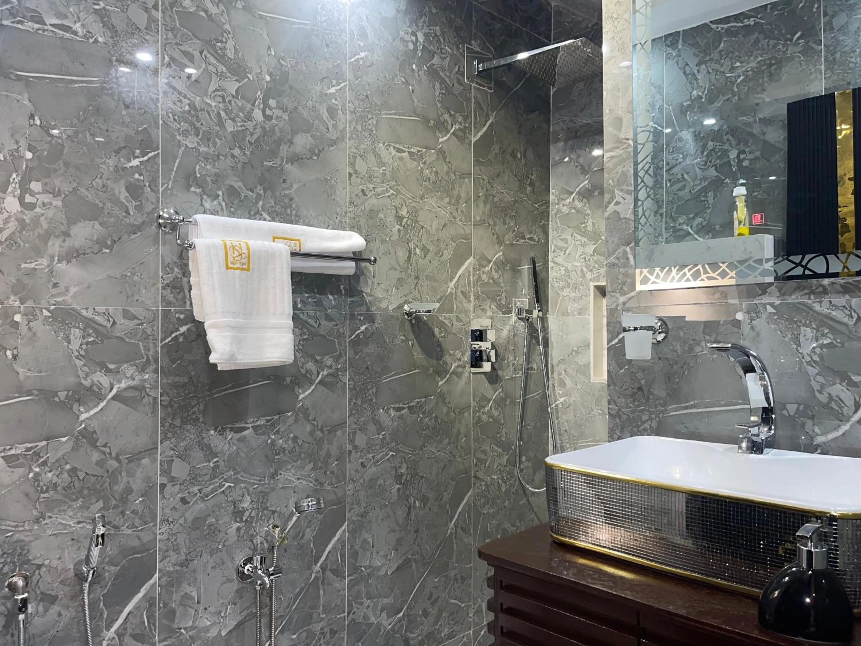 Bathroom in Suna' a Home Bonapriso