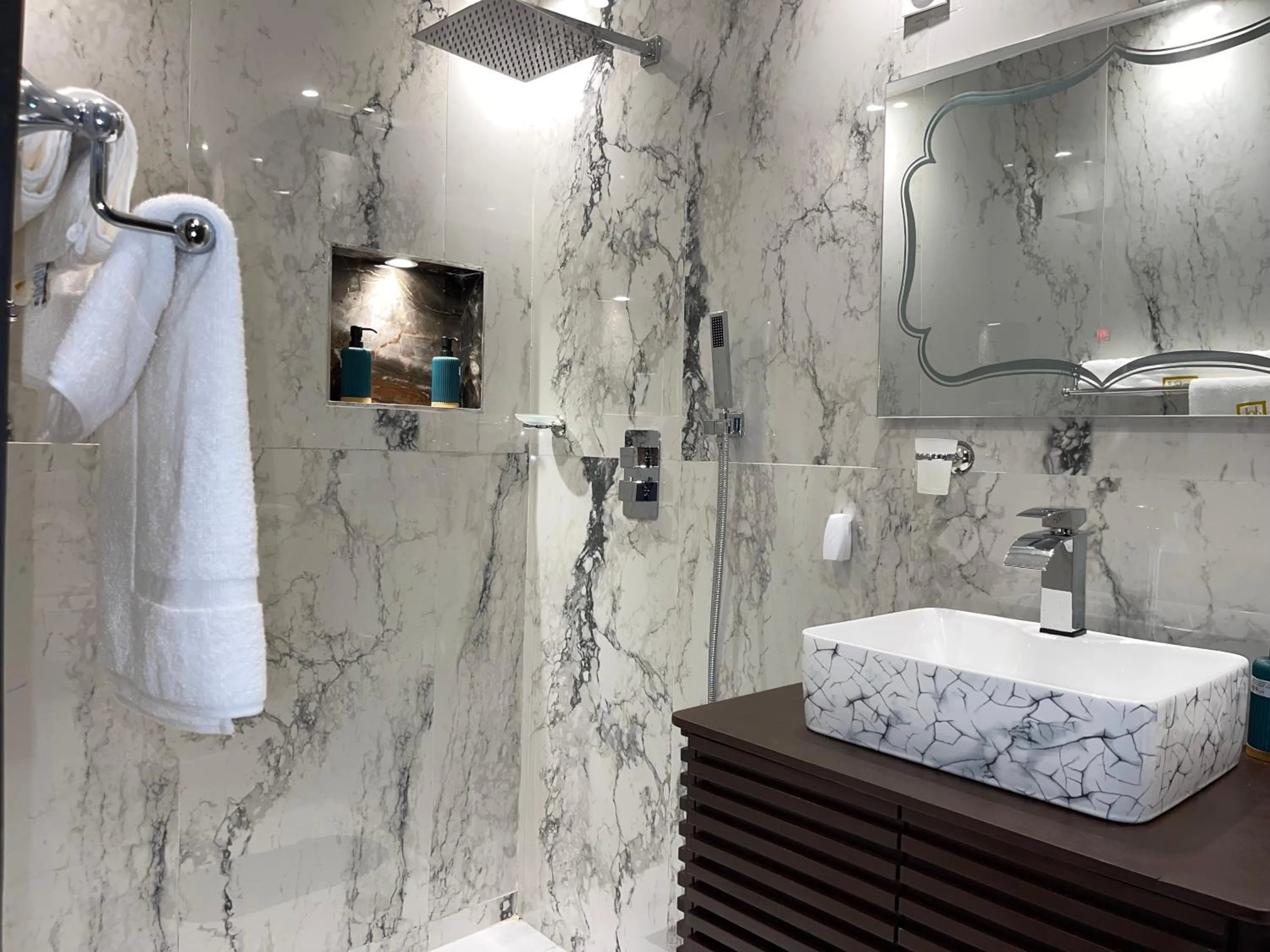 Bathroom in Suna' a Home Bonapriso