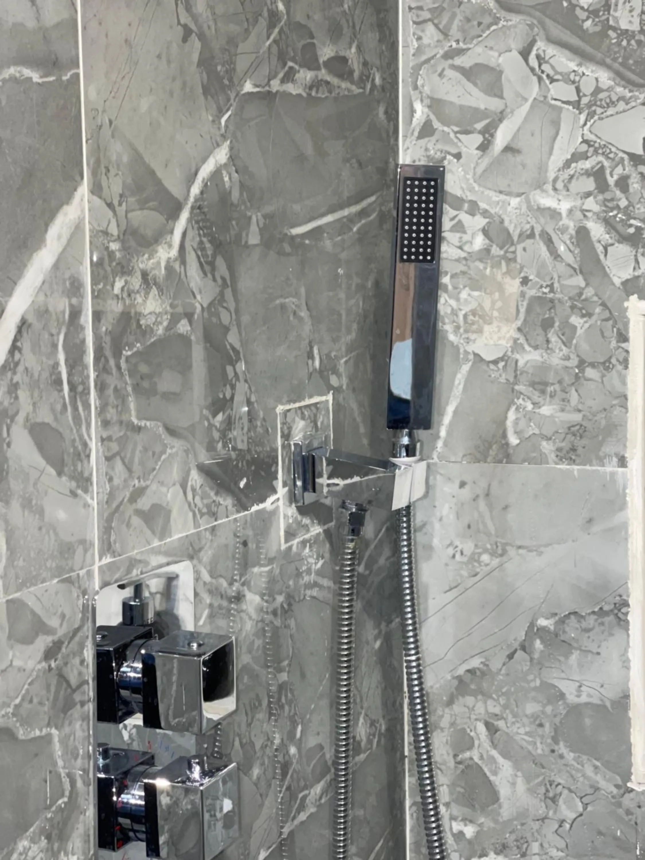 Shower in Suna' a Home Bonapriso