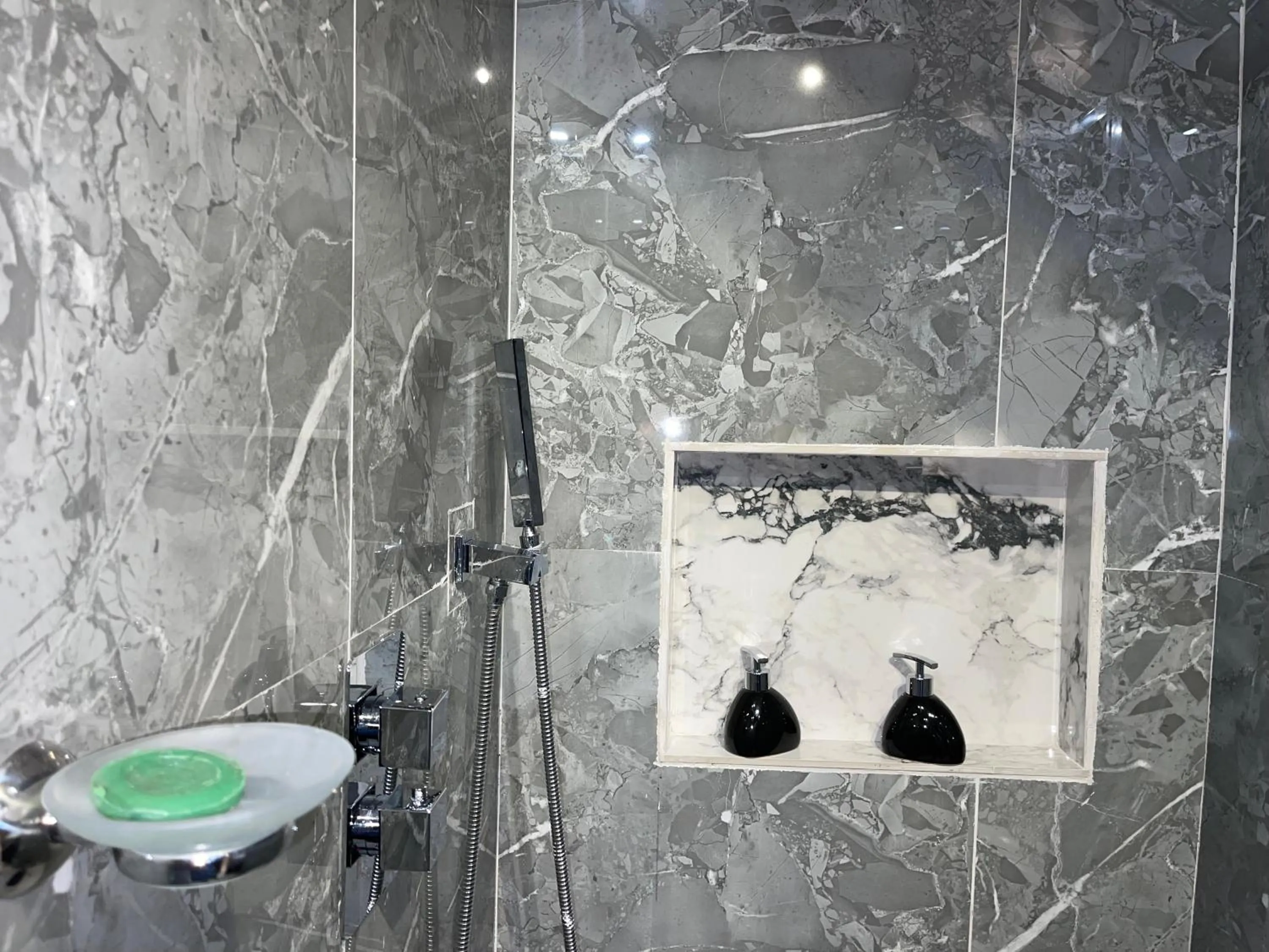 Bathroom in Suna' a Home Bonapriso