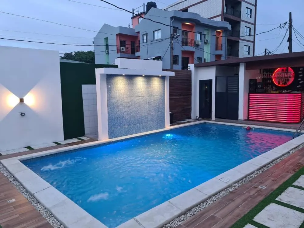 Swimming pool in Suna' a Home Bonapriso