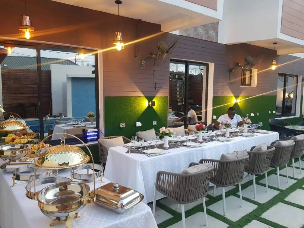 Patio in Suna' a Home Bonapriso