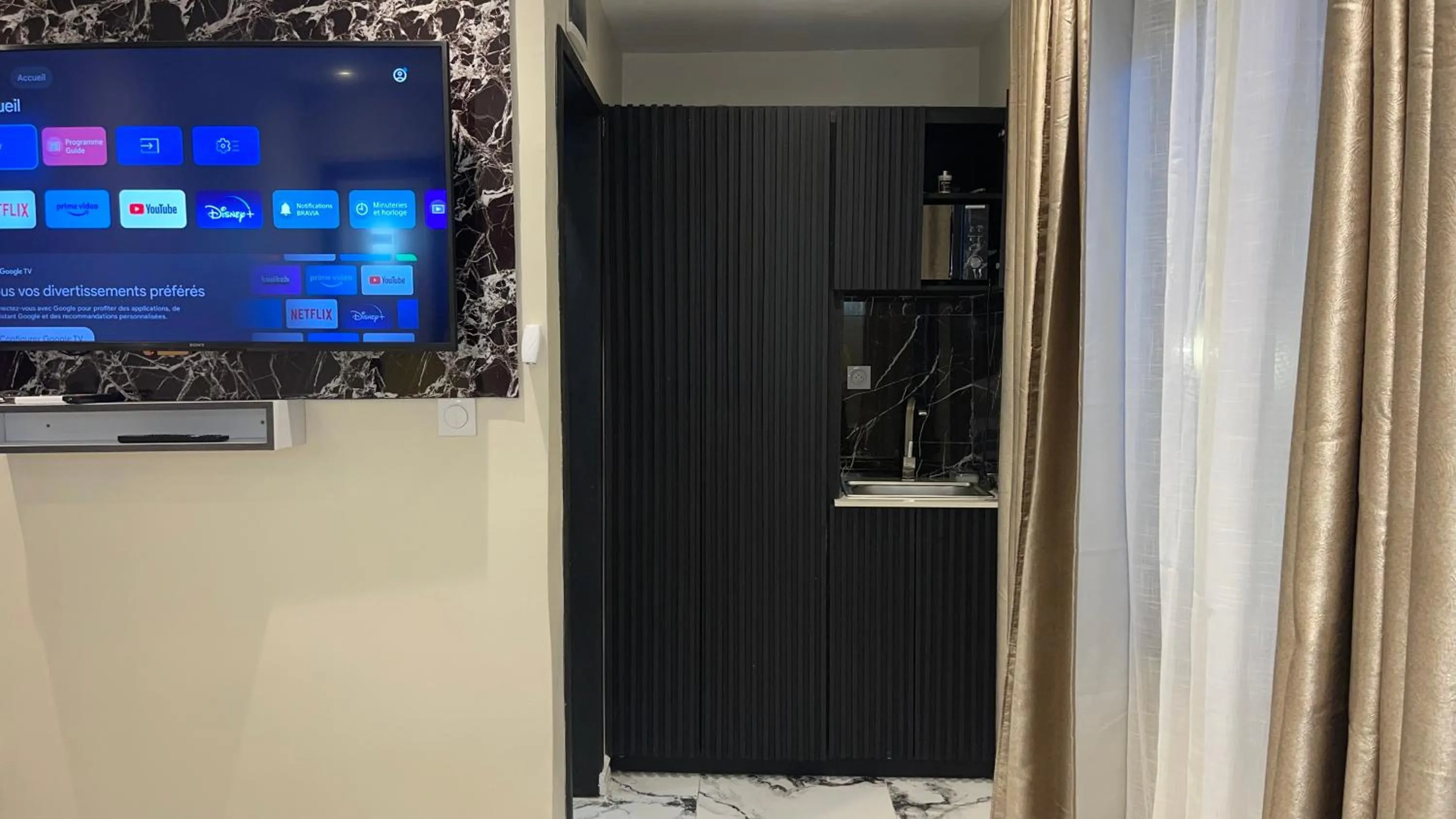 minibar in Suna' a Home Bonapriso