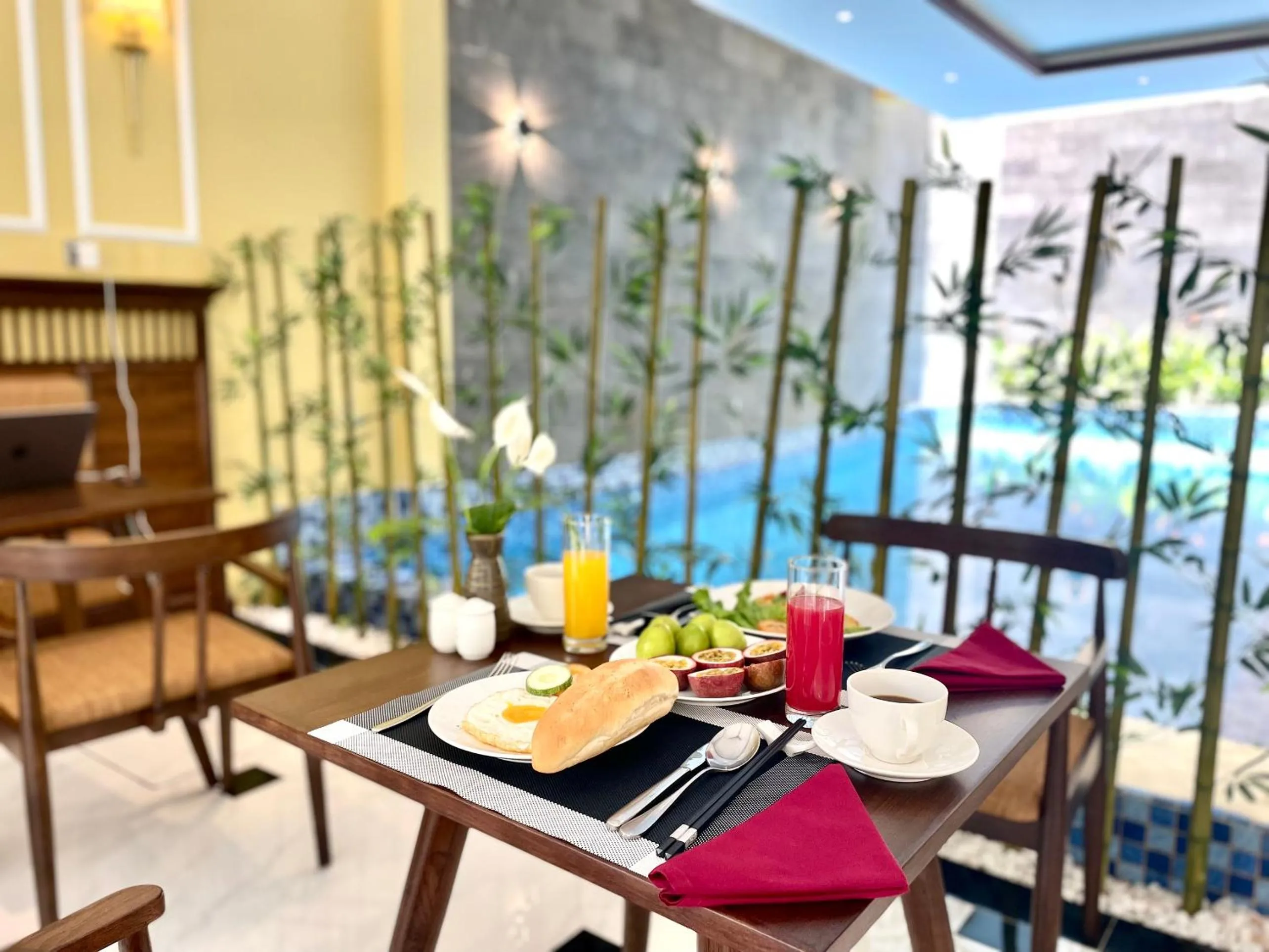 Restaurant/places to eat in Chillax Old Town Villa