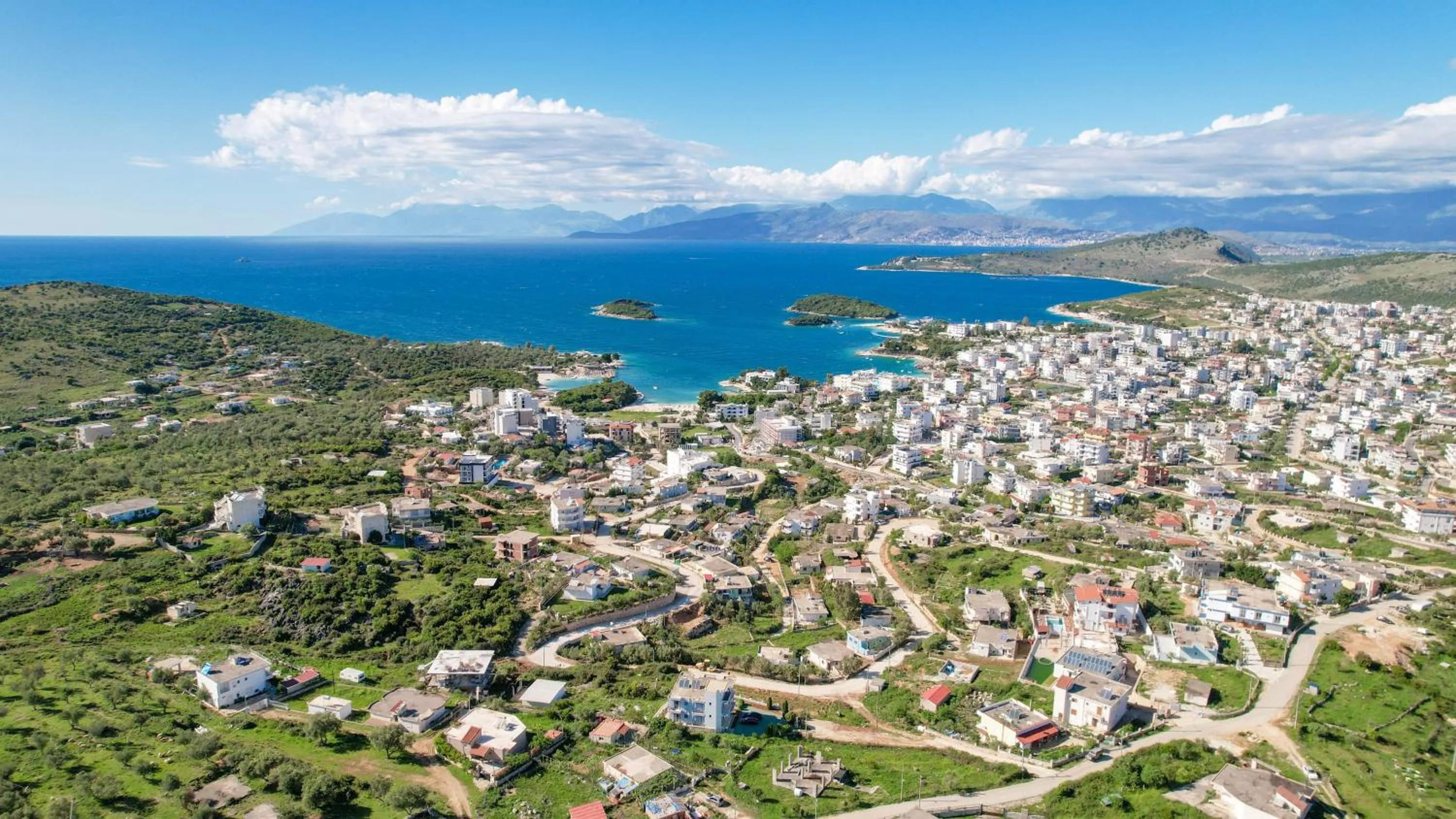 Property building in Vila Antica