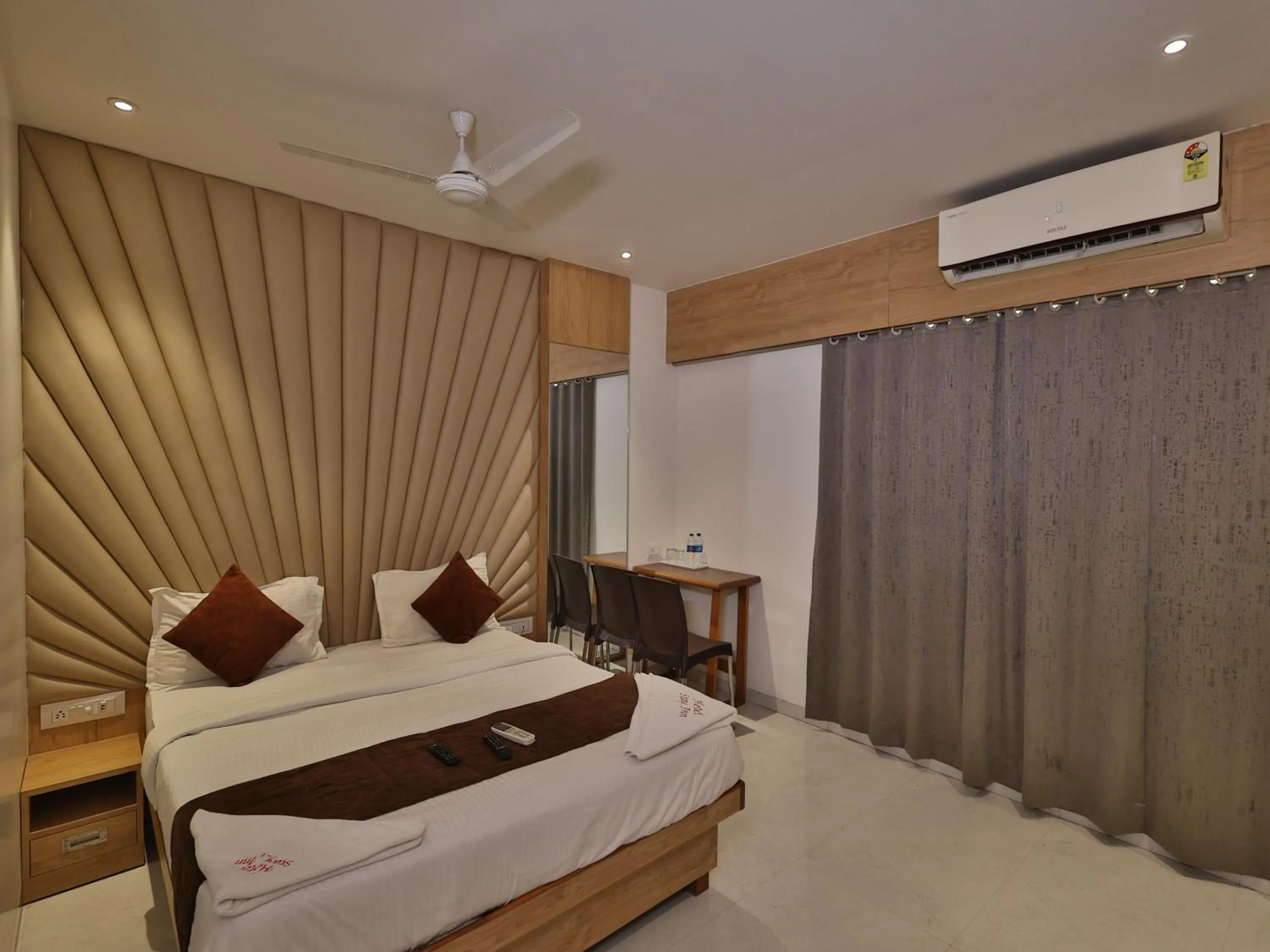 Photo of the whole room, Bed in Hotel Stay Inn-MAHAPE