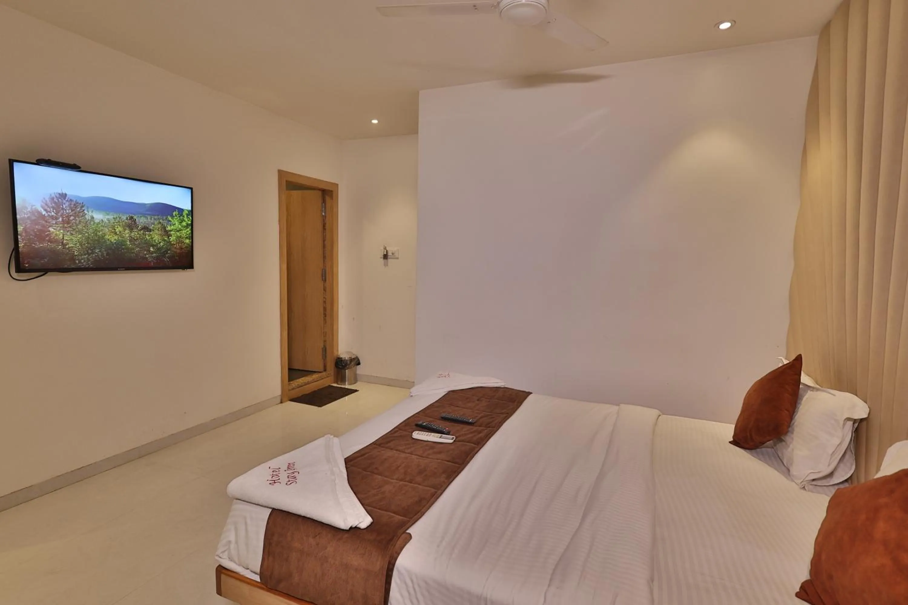 Bed in HOTEL STAY INN