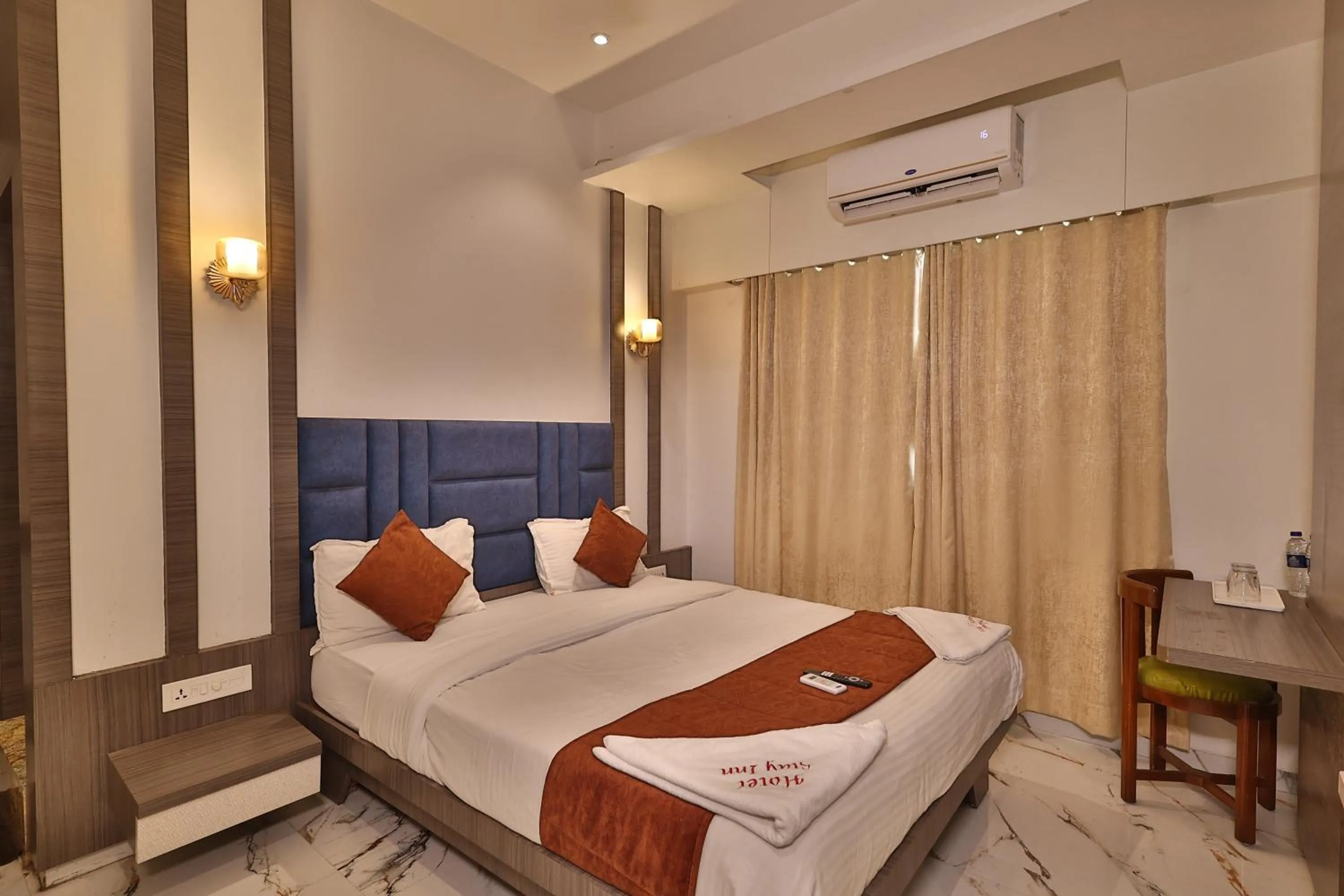 Bed in HOTEL STAY INN