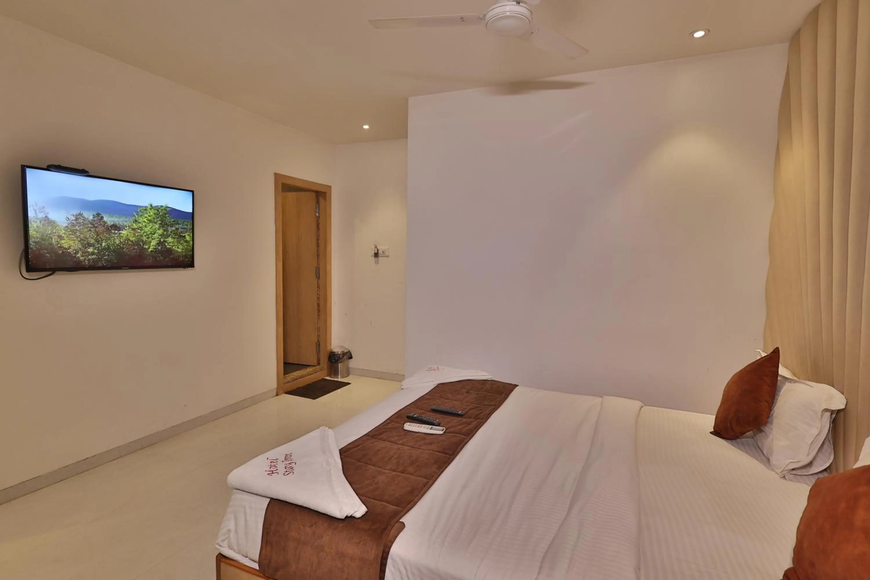 Bed in HOTEL STAY INN