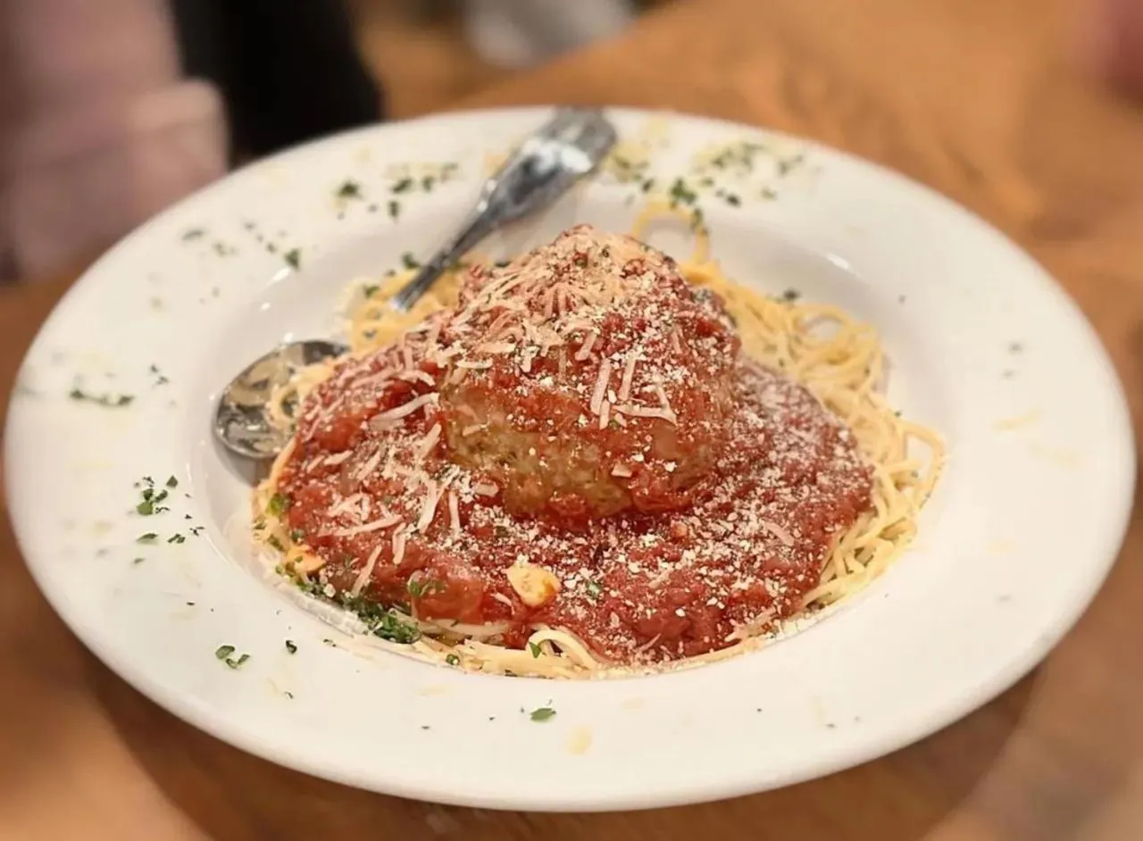 Restaurant/places to eat in The Sand Hill Inn