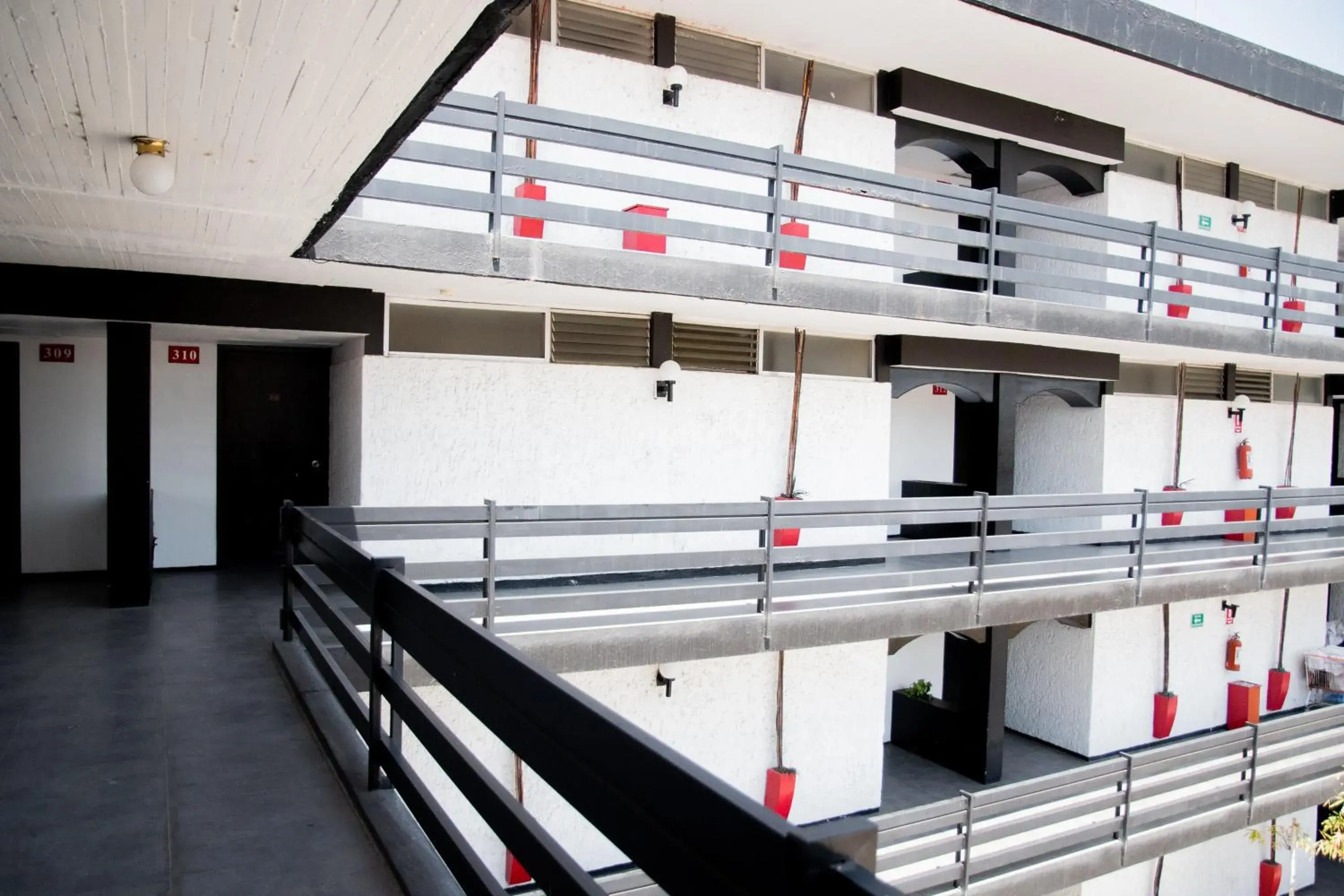 Property building in Hotel Expo Plaza Business and Family Guadalajara Property building in Hotel Expo Plaza Business and Family Guadalajara