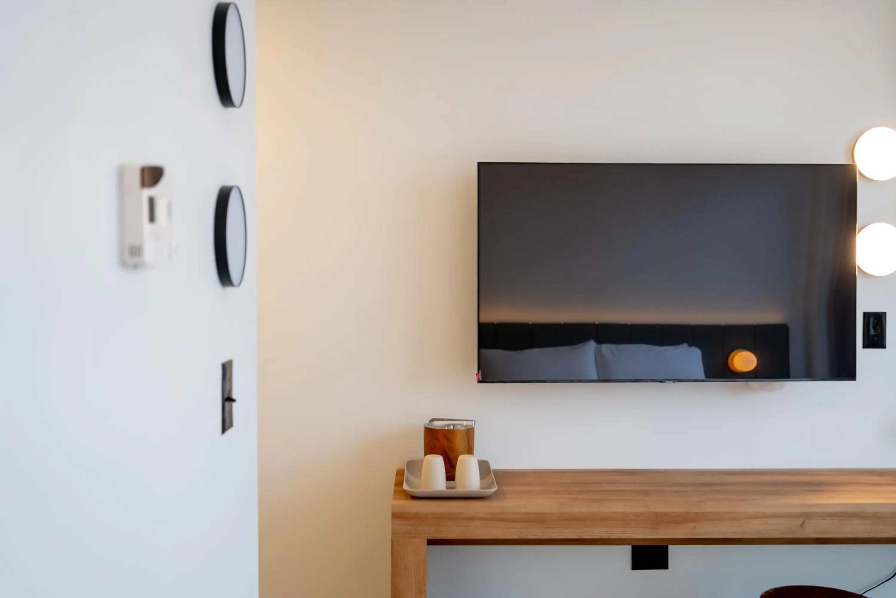 TV and multimedia in Dayton Vitality Hotel - Downtown