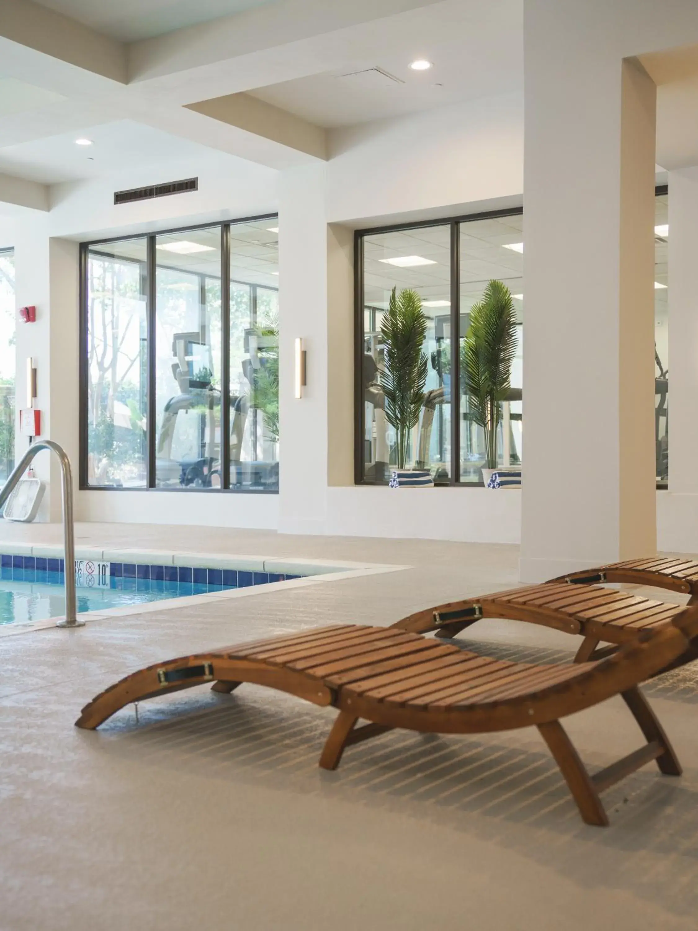 Swimming pool in Memphis Vitality Hotel Swimming pool in Memphis Vitality Hotel