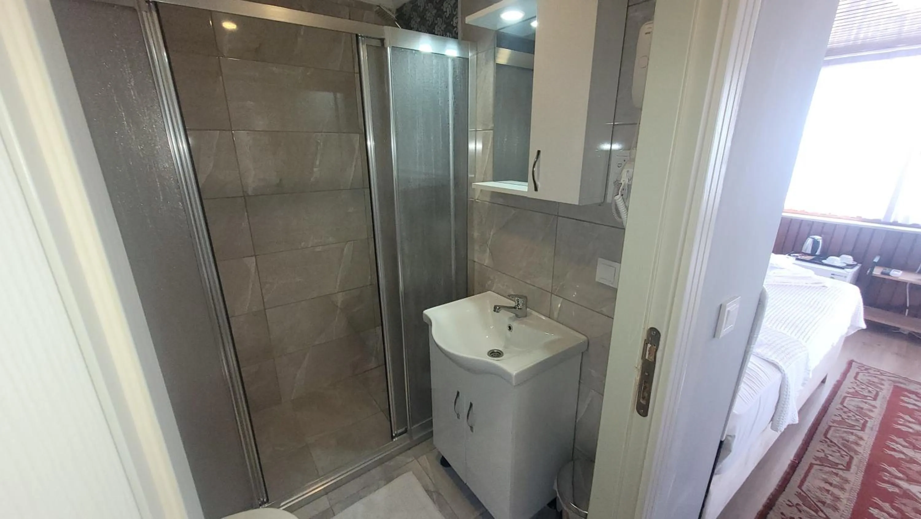 Shower in MEHMET BEY HOTEL