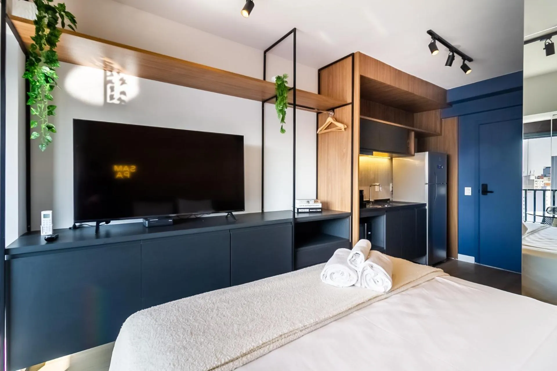 Bedroom, Bed in 360 SP Code