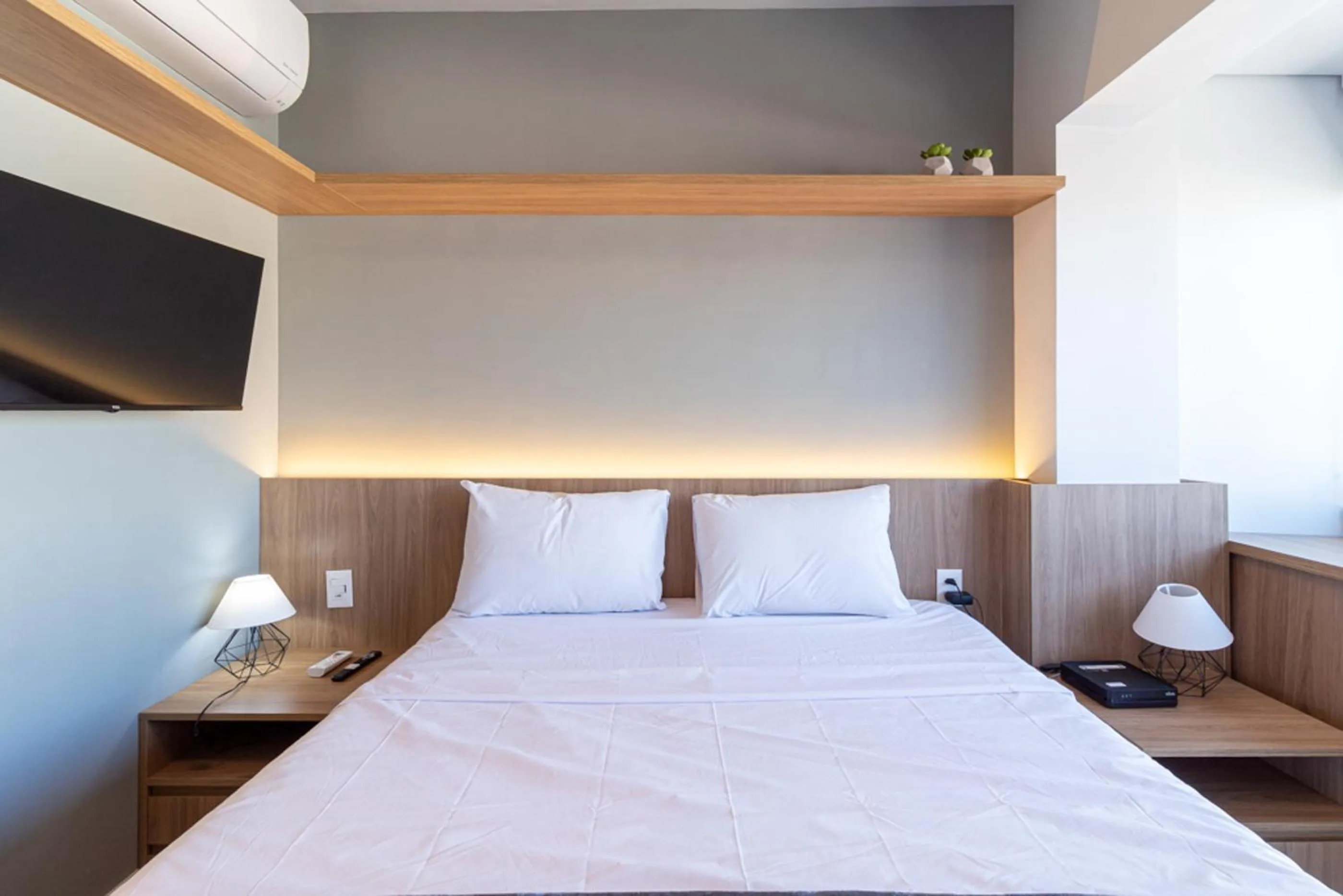 Bedroom, Bed in 360 SP Code