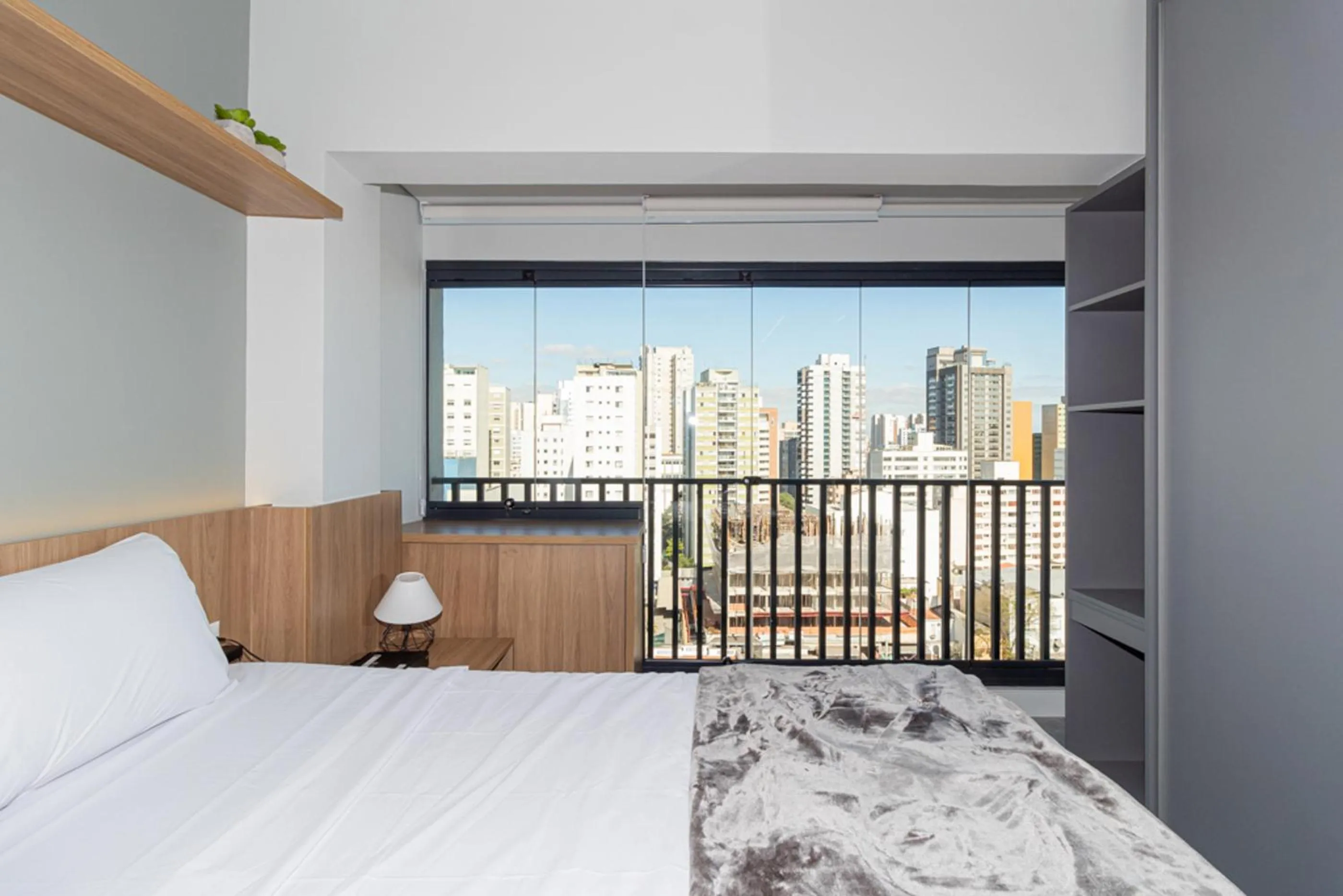 Bedroom, Bed in 360 SP Code