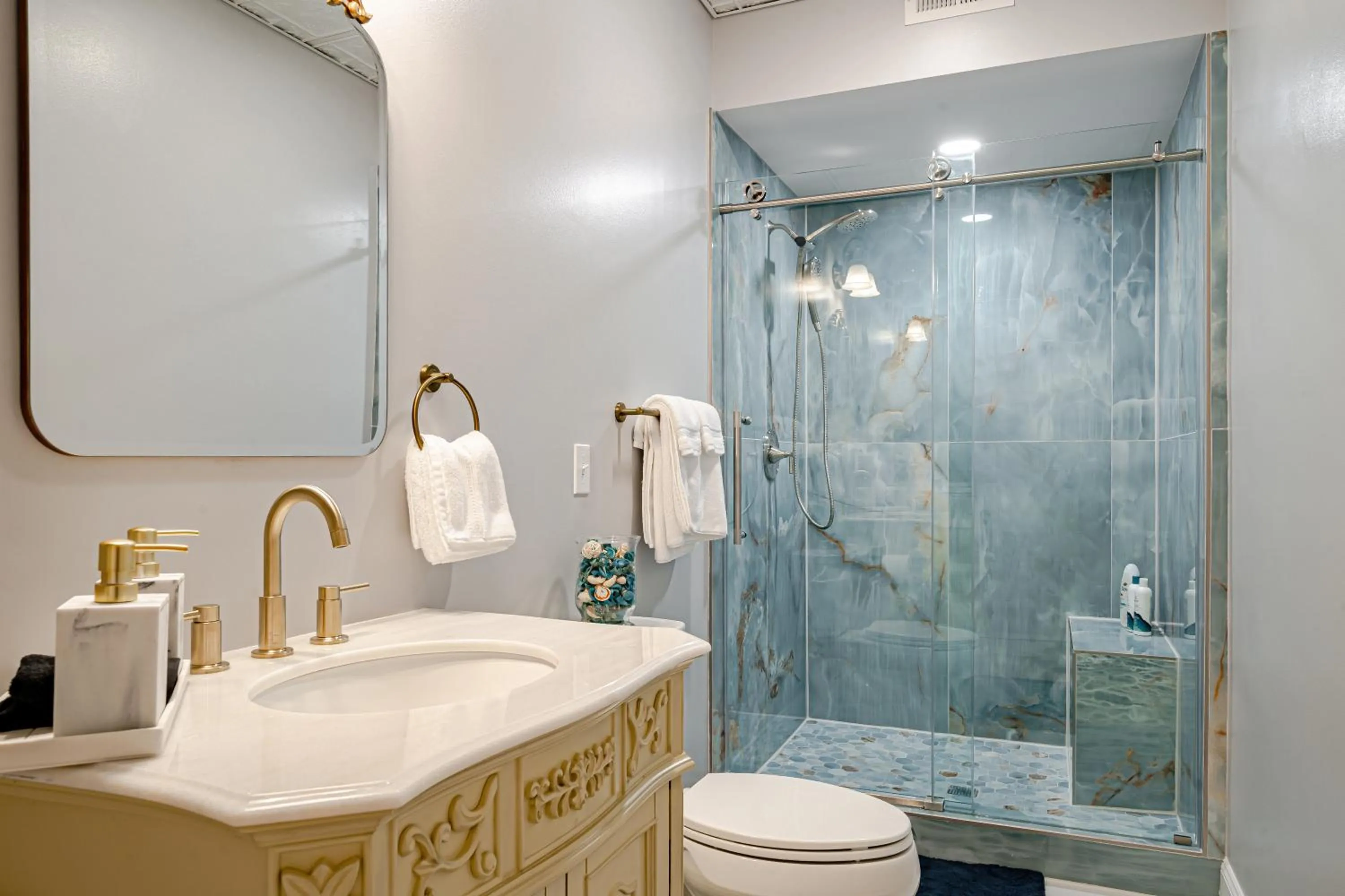 Bathroom in The Grandeur Estate